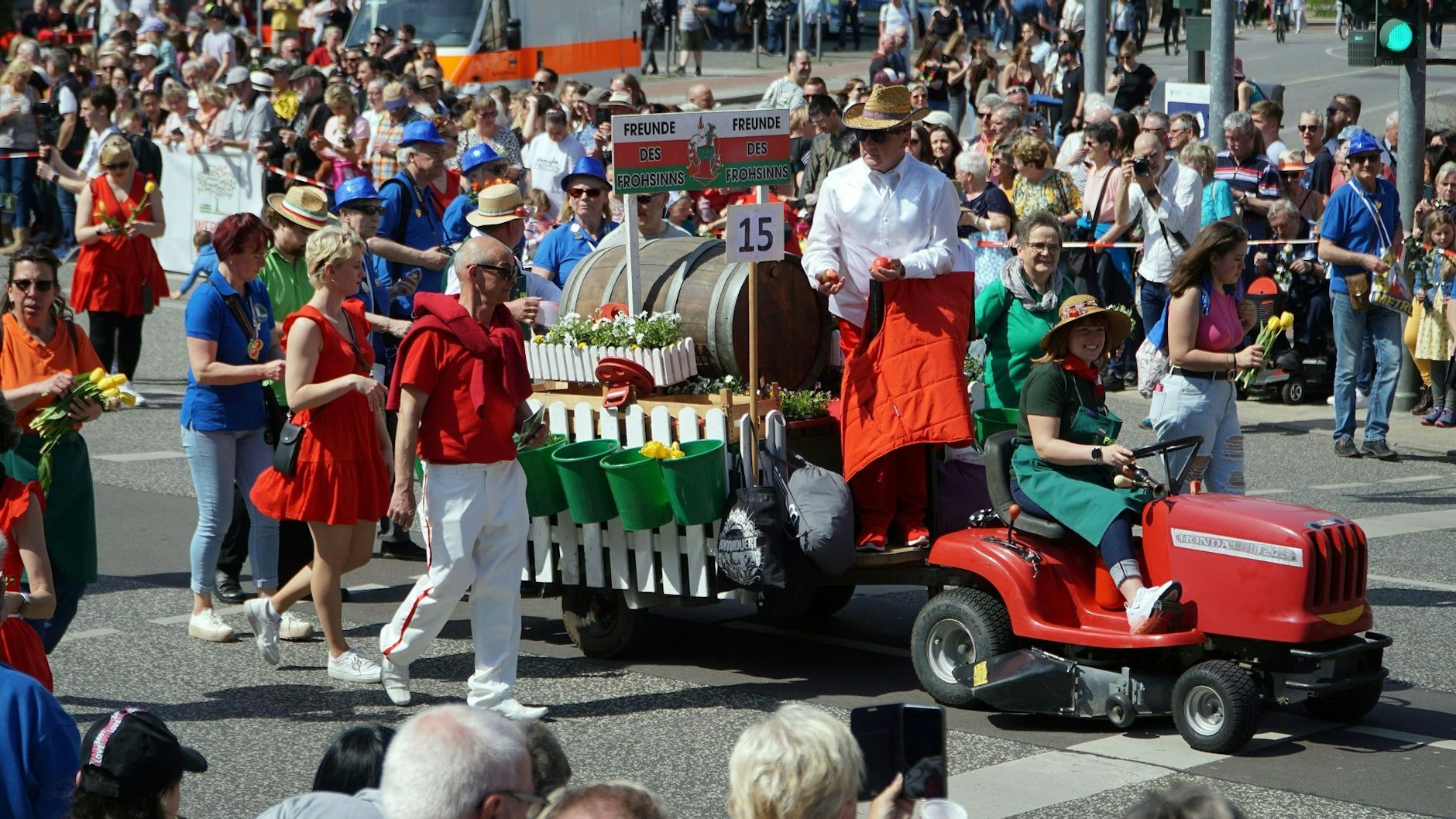 Der große Festumzug beim Werders Baumblütenfest steht am 3. Mai auf dem Programm. 