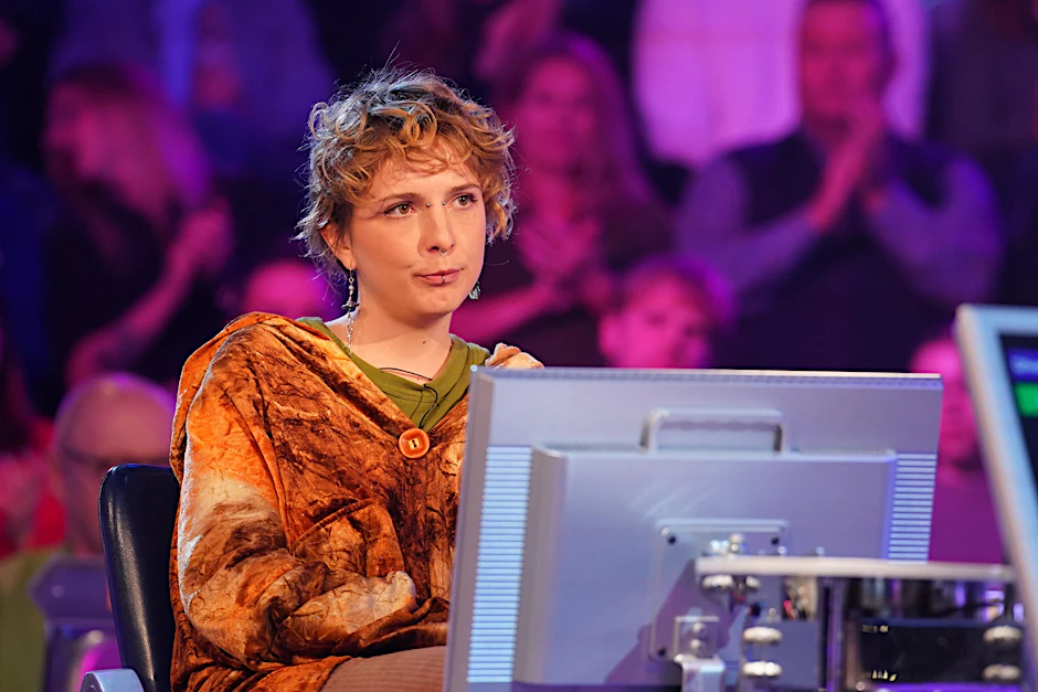 Was sind Superbia, Ira und Luxuria? Über diese spezielle Frage darf Clara Baudisch bei „Wer wird Millionär?“ nachgrübeln.