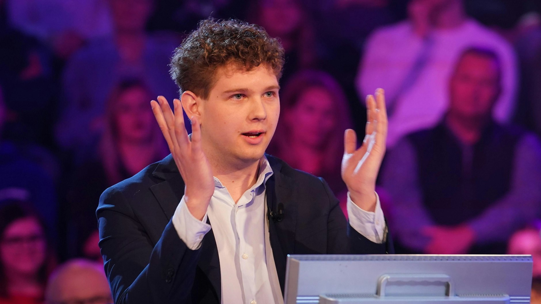 Was ist ein Blauspüler? Was ist fester als Stahl und elastischer als Gummi? Und was machte den 17. Mai 2024 so besonders? Diesen und anderen Fragen muss sich Lennart Link bei „Wer wird Millionär?“ stellen.