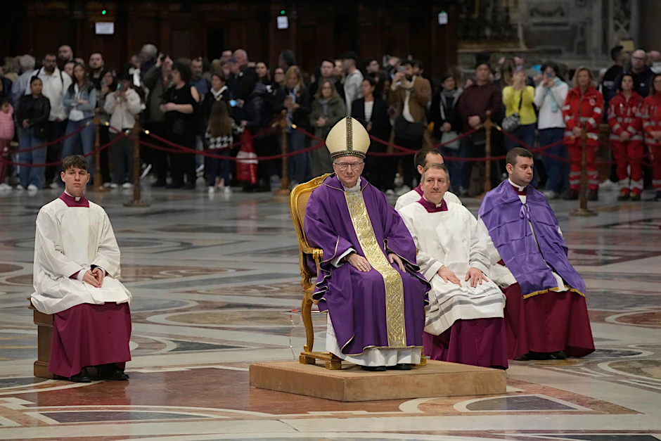Der Staatssekretär des Vatikans, Kardinal Pietro Parolin (M): Könnte er nach dem Tod von Papst Franziskus der nächste Pontifex werden?