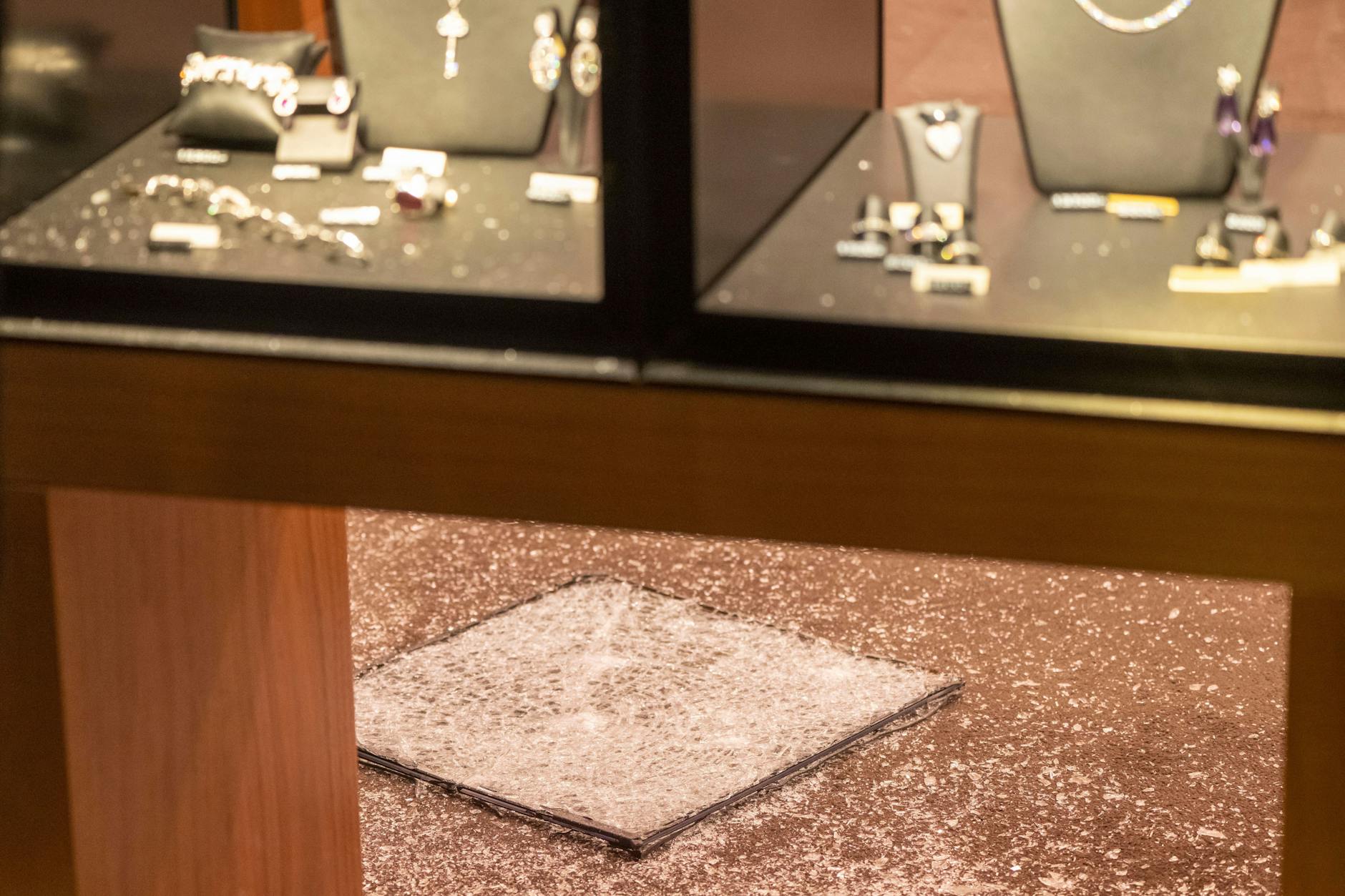 Sie ähnlich sah es auch am Montagmorgen in der Schloßstraße aus (Das Bild zeigt einen anderen Überfall).