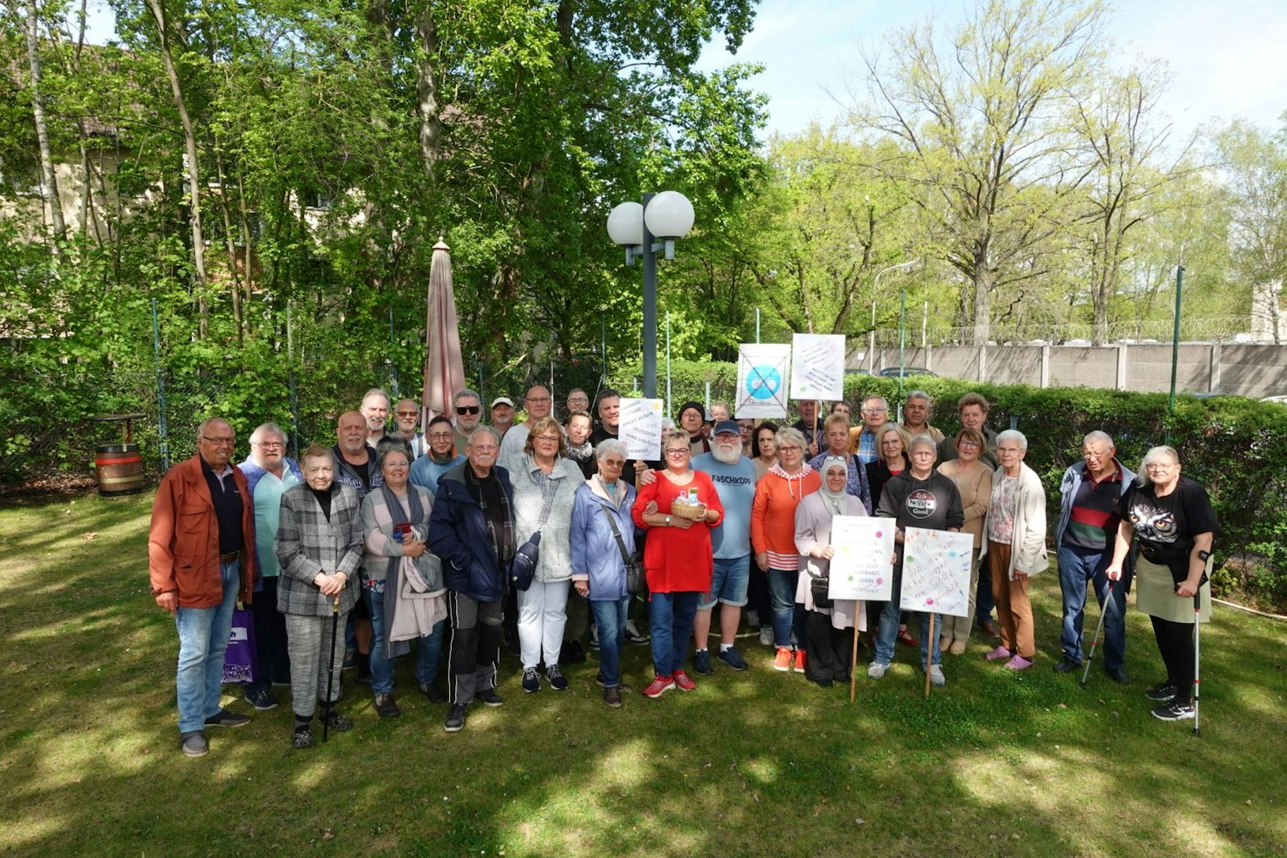 Die Kleingärtner der KGA Napoleon protestieren dagegen, dass der Charles-Corcelle-Ring, die einzige Zufahrstraße zu vier Kleingartenanlagen, in eine Fahrradstraße umgewandelt wurde.