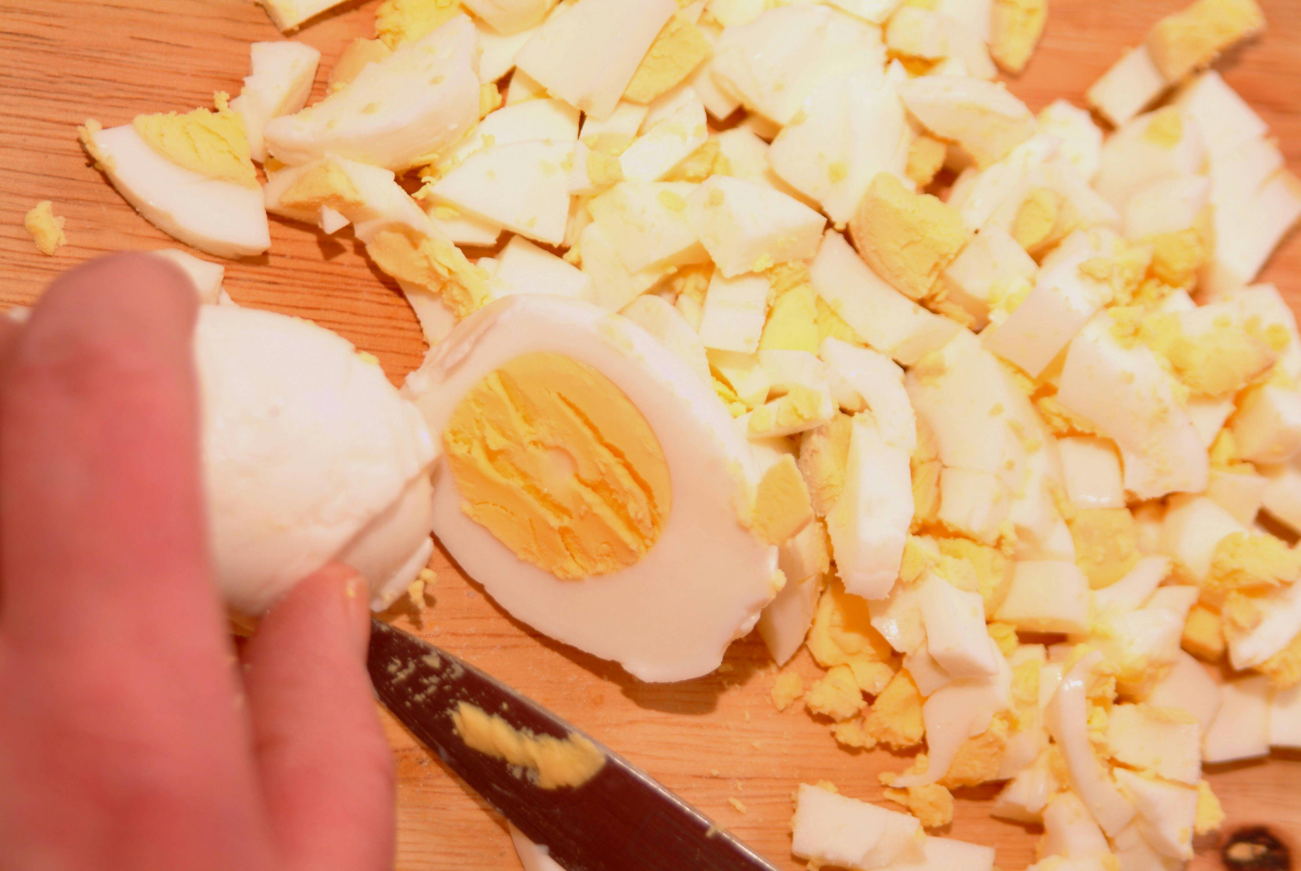 Omas pikanter Eiersalat: Das BESTE Rezept für Eiersalat aus der DDR