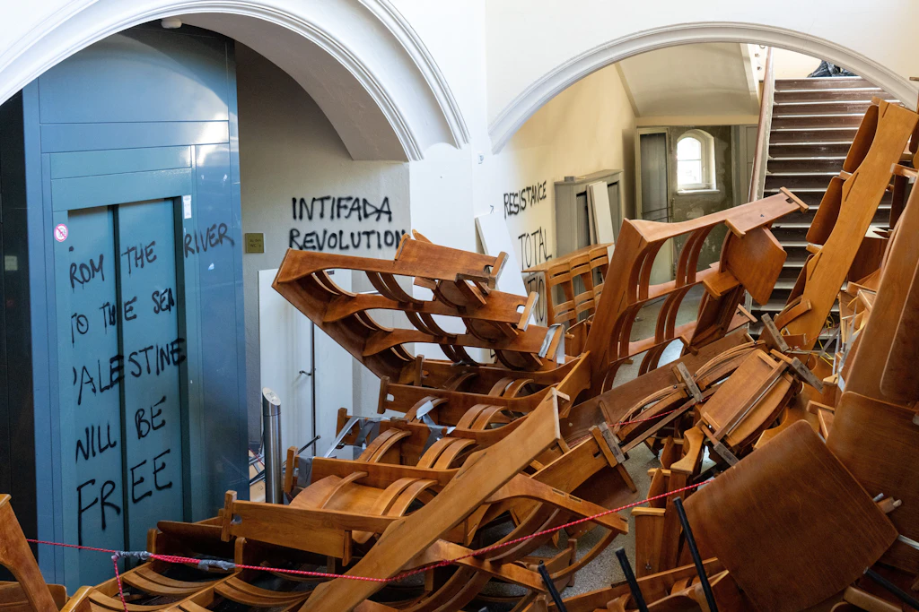 „Zerstörung war genau geplant“: Bilder zeigen die Schäden in der Humboldt-Uni