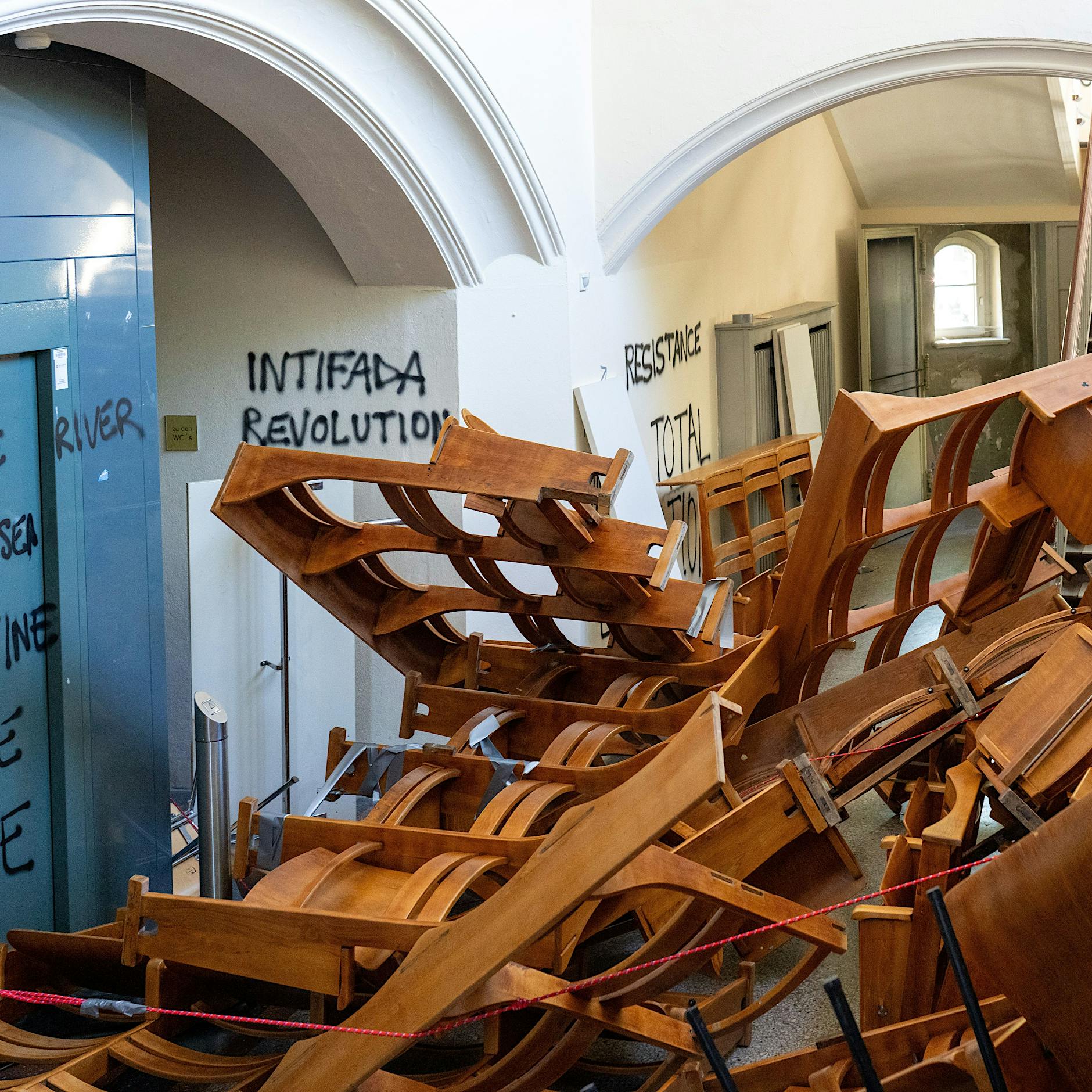 „Zerstörung war genau geplant“: Bilder zeigen die Schäden in der Humboldt-Uni