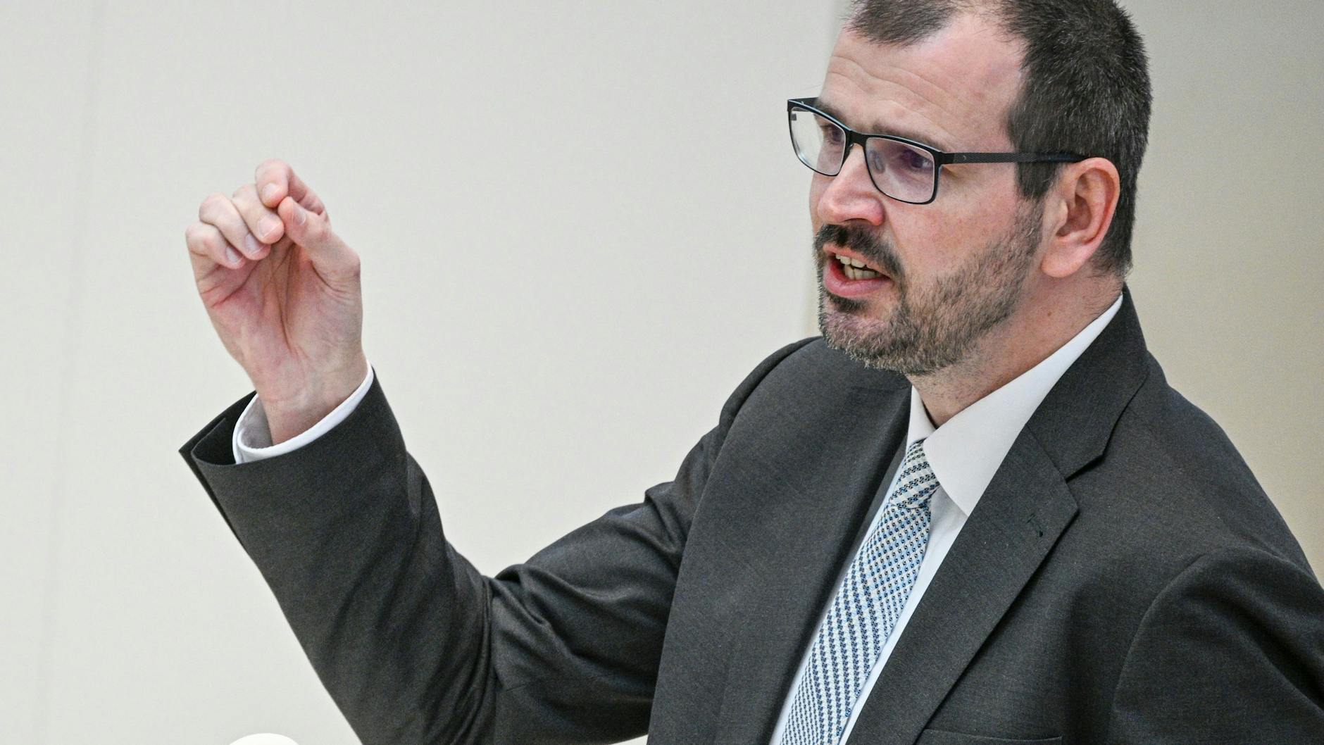 Brandenburgs Bildungsminister Steffen Freiberg (SPD): Statt mehr Lehrer einzustellen, will die Landesregierung sogar Lehrerstellen abbauen.