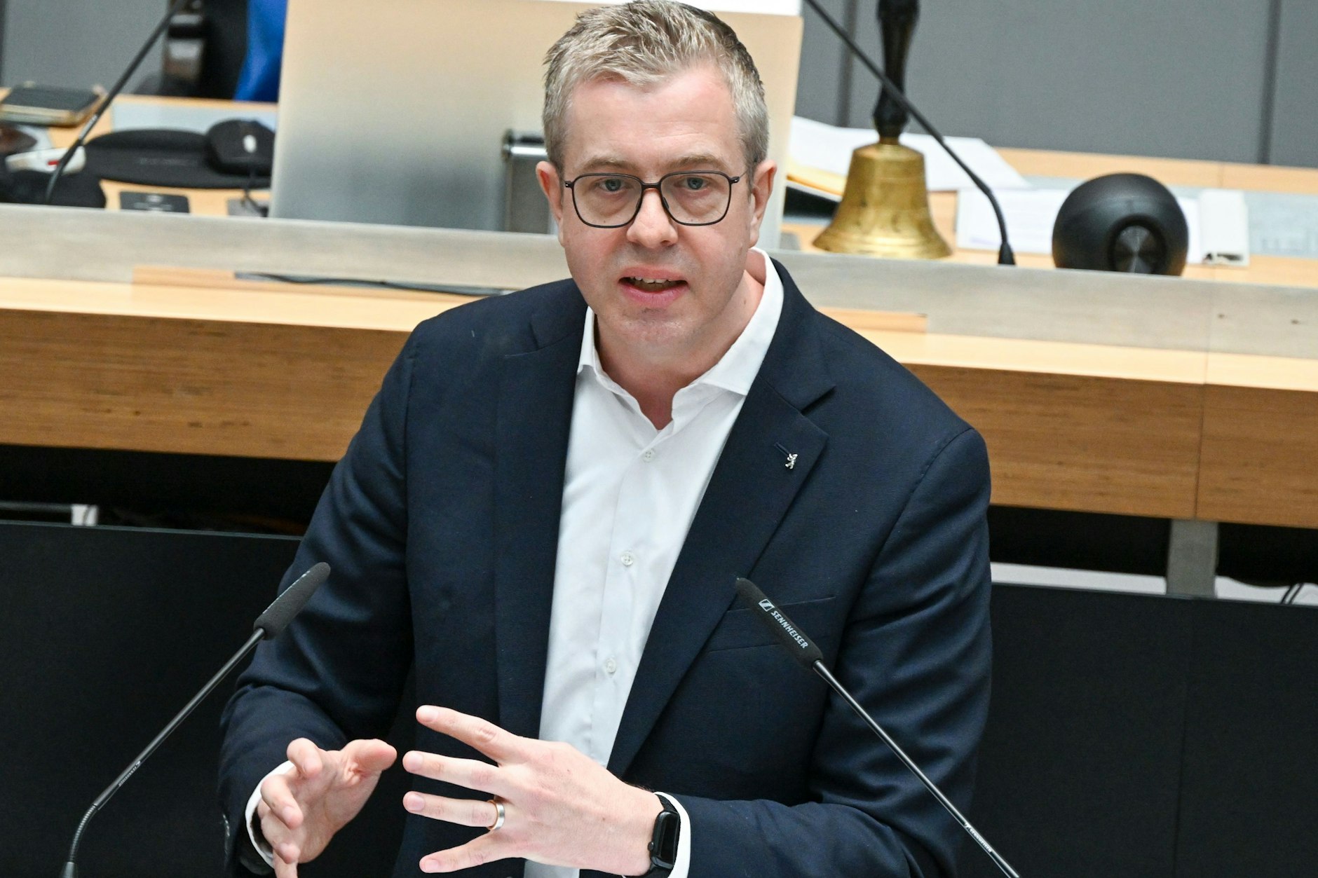 Stefan Evers, Berlins Finanzsenator, muss Geld sparen.