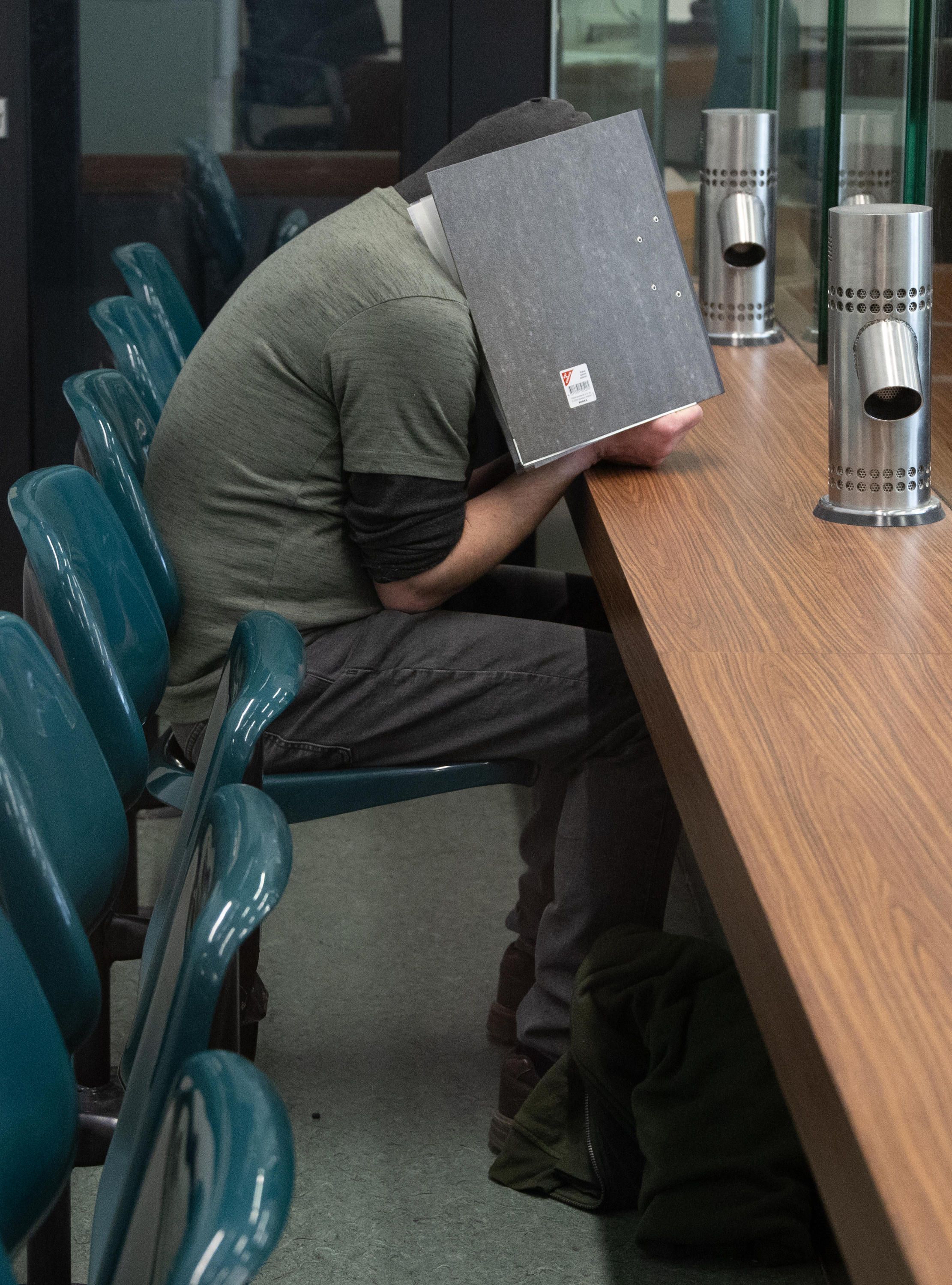 Tochter begrapscht: Schäbige Chats lassen Kinderschänder auffliegen!