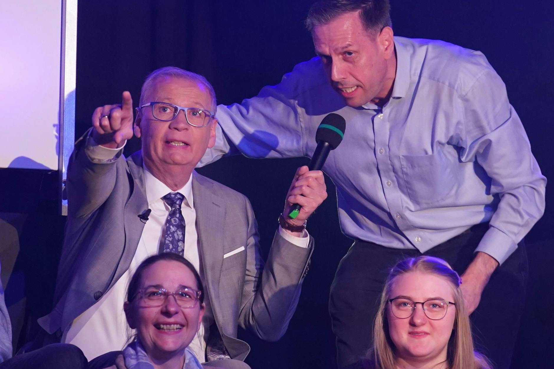 Wer hat hier falsch geraten? Günther Jauch stellt den Zuschauer zur Rede, der auf die Frage nach dem Maulwurfkuchen als einziger falsch geantwortet hat.