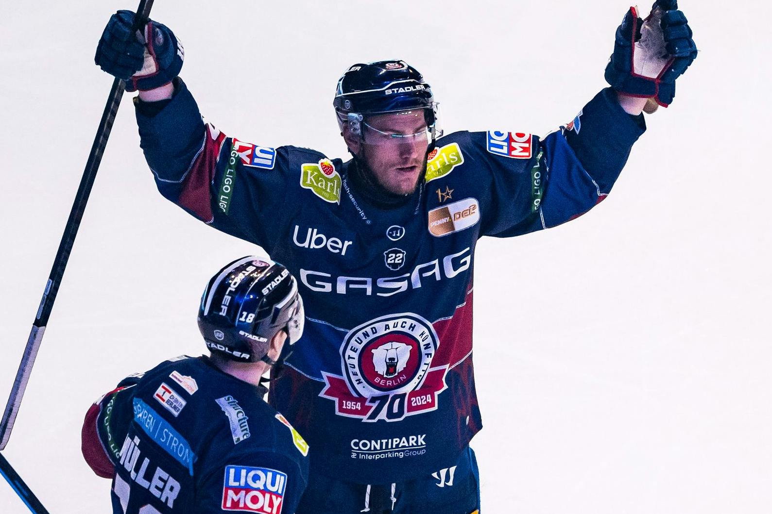 Eisbären-Stürmer feiert sein Tor zum 1:0 gegen die Kölner Haie und lässt dann in Finalspiel Nummer drei noch zwei weitere Treffer folgen.