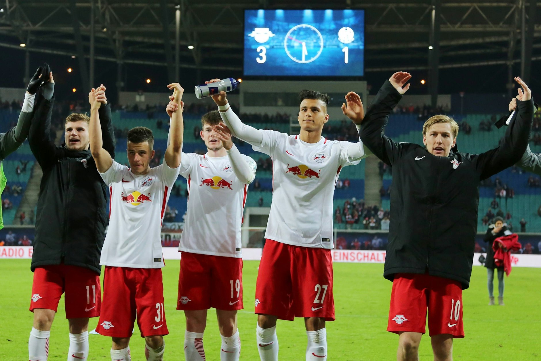 Union-Zugang Oliver Burke (M.) spielte 2017 für RB Leipzig unter anderen an der Seite von Timo Werner (l.) und Davie Selke (2.v.r.).