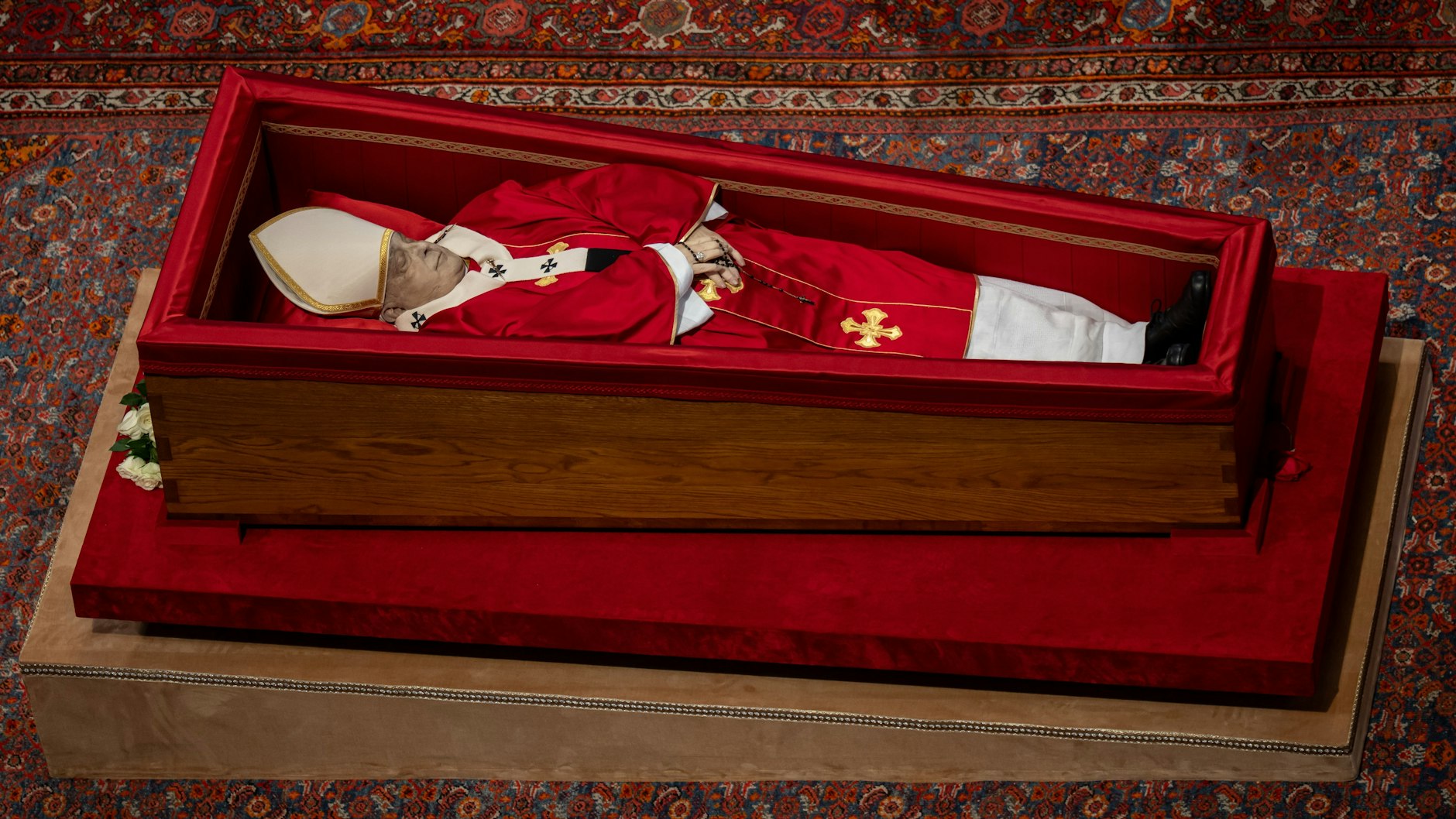 Papst Franziskus wurde im Petersdom aufgebahrt, kann dort seit Mittwoch besichtigt werden.
