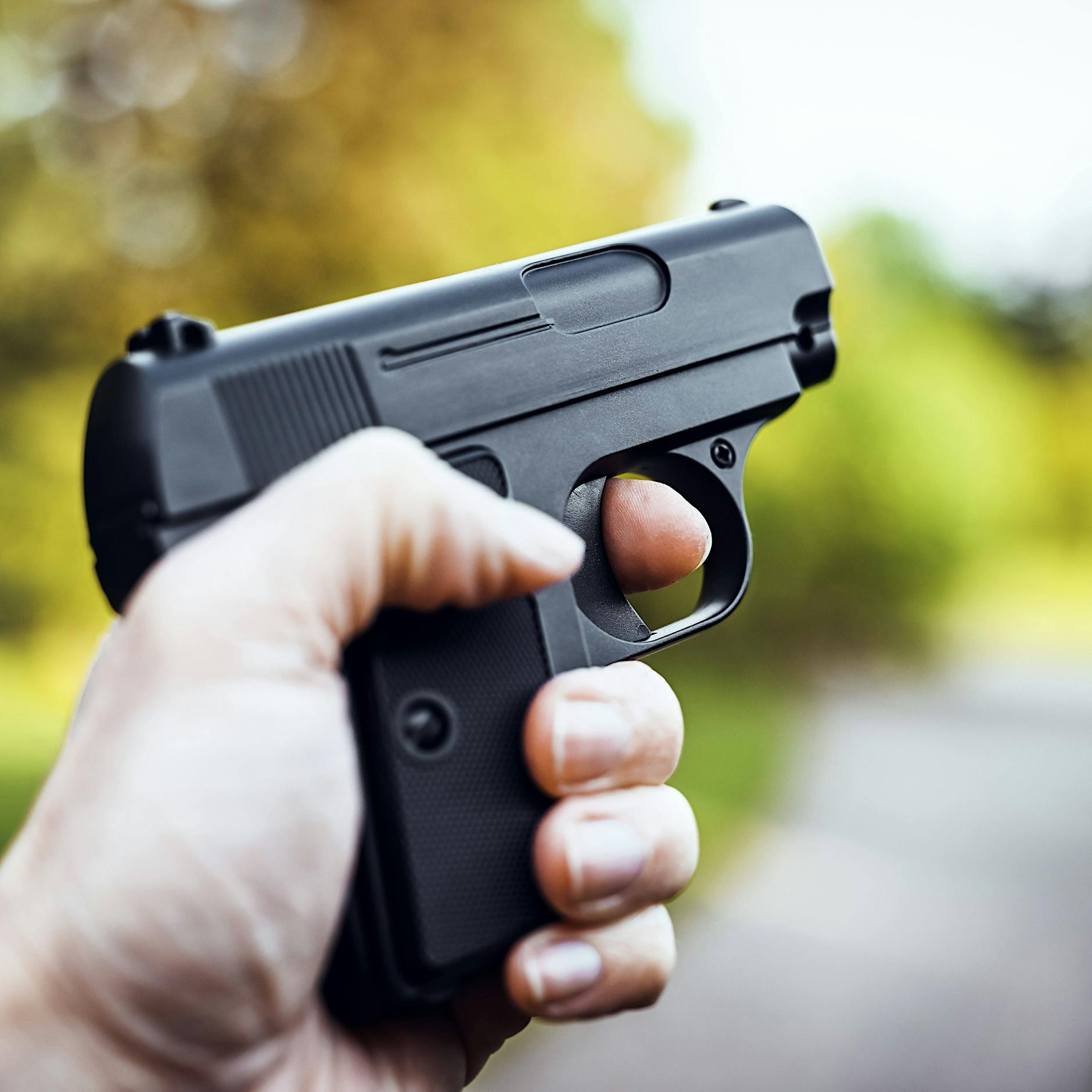 Schüsse vom Balkon in Marzahn: Polizei im Einsatz