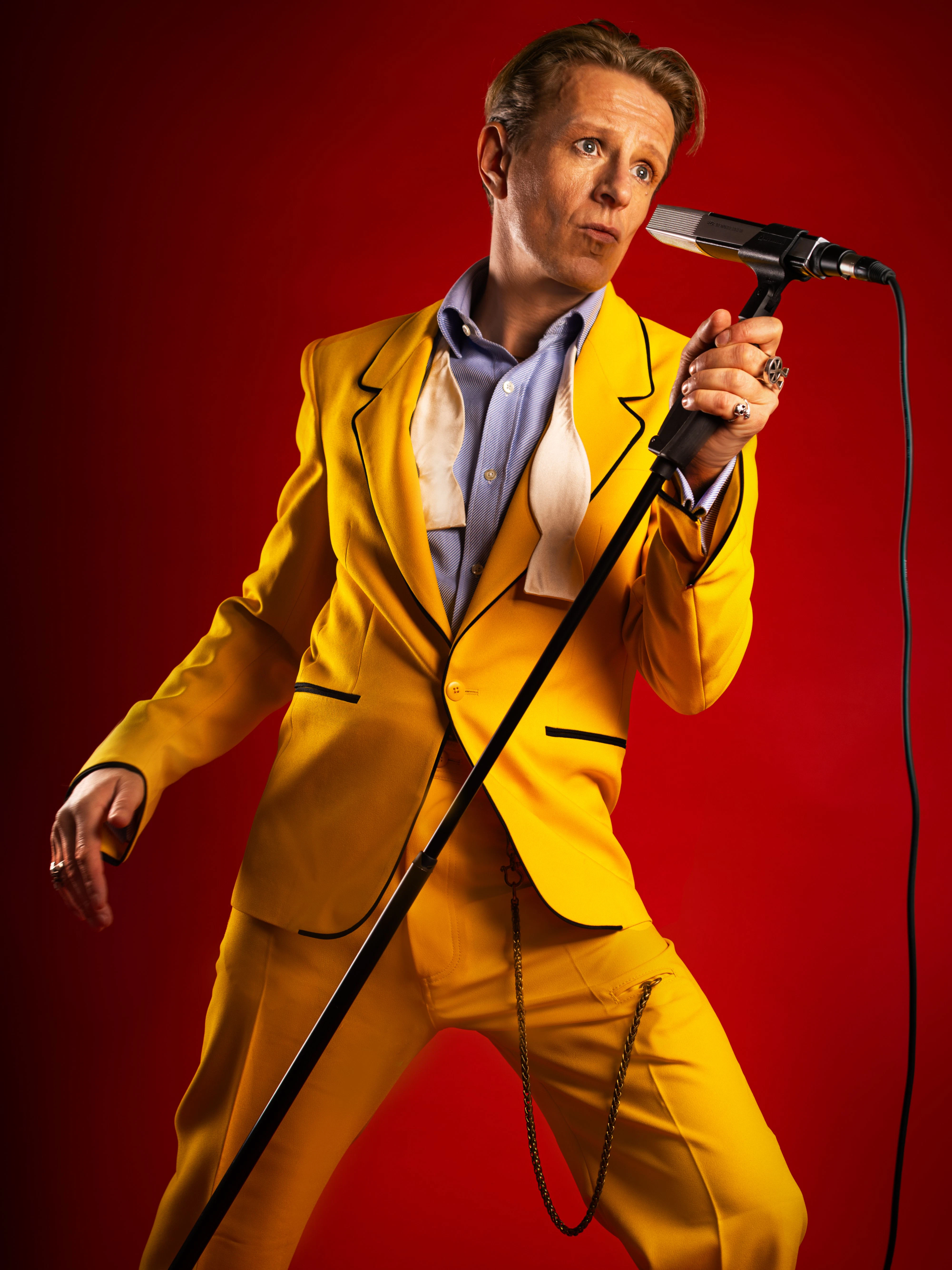 Alexander Scheer singt David Bowie am Berliner Ensemble.