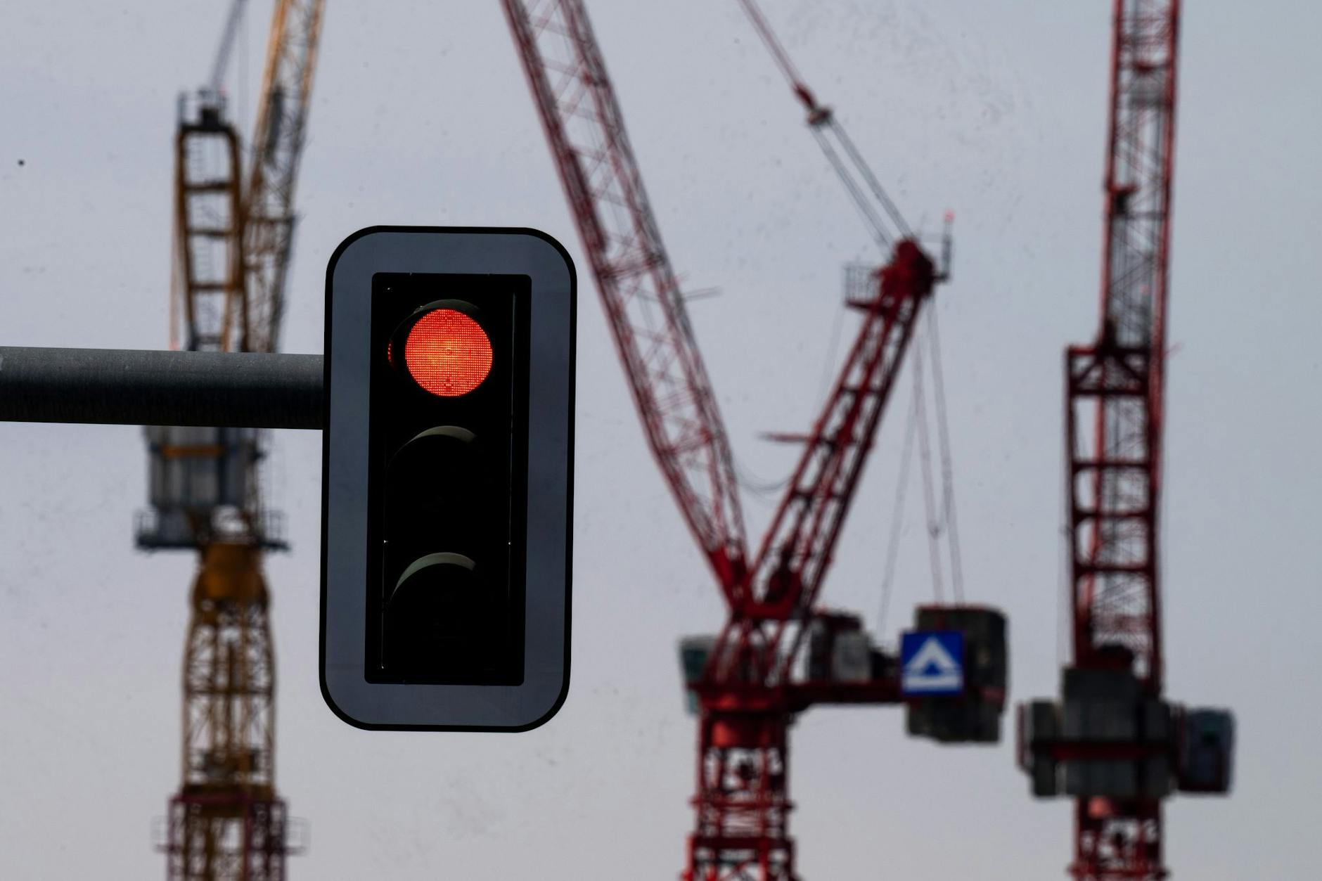 In Marzahn-Hellersdorf ist der Verkehr auf der Hellersdorfer Straße am Donnerstag eingeschränkt.
