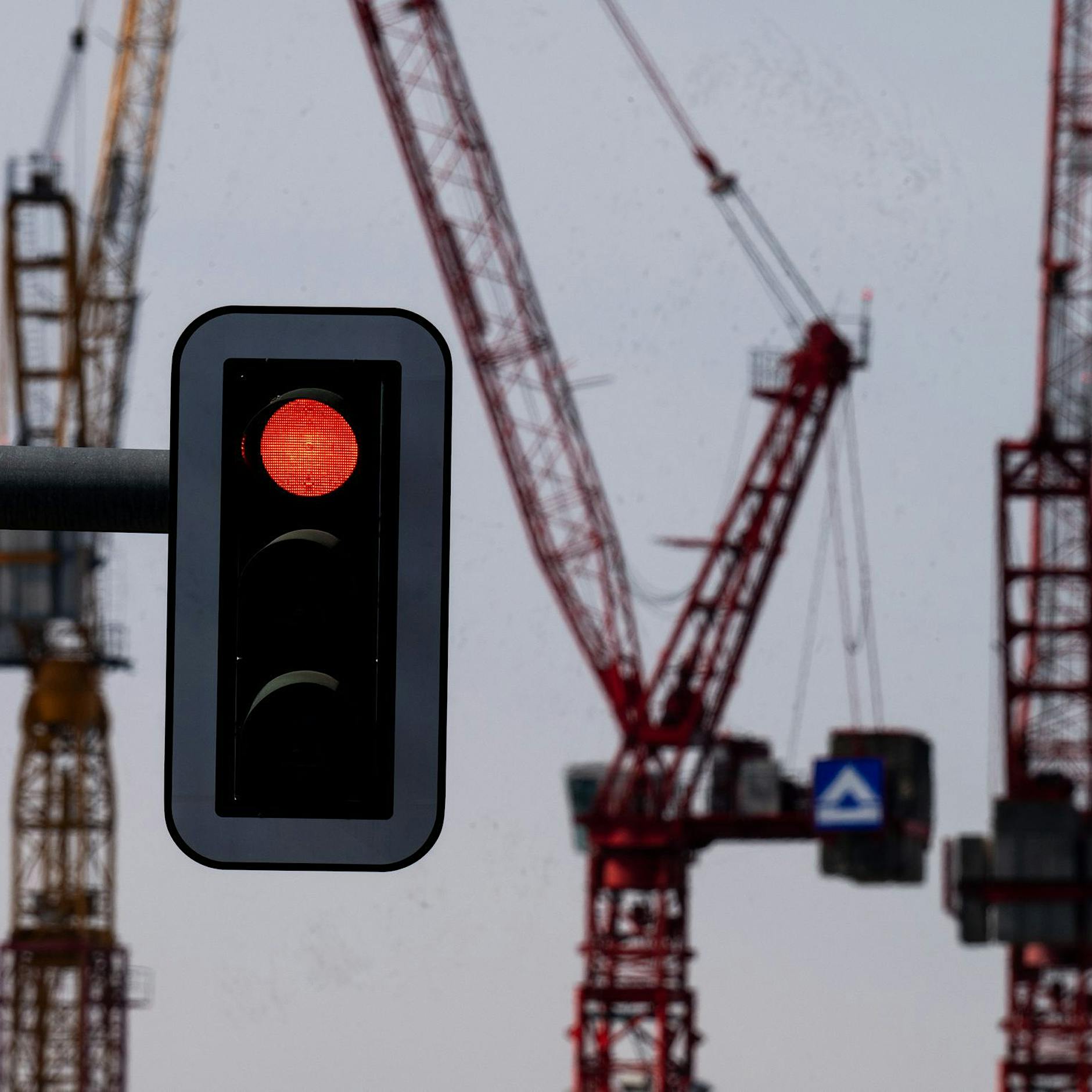 Marzahn-Hellersdorf: Verkehr auf der Hellersdorfer Straße am Donnerstag eingeschränkt