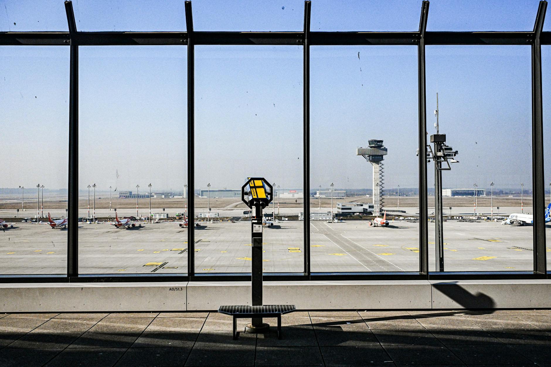 Ein letzter Blick auf den alten BER: Bald kriegt er Konkurrenz vom Giga-Flughafen!