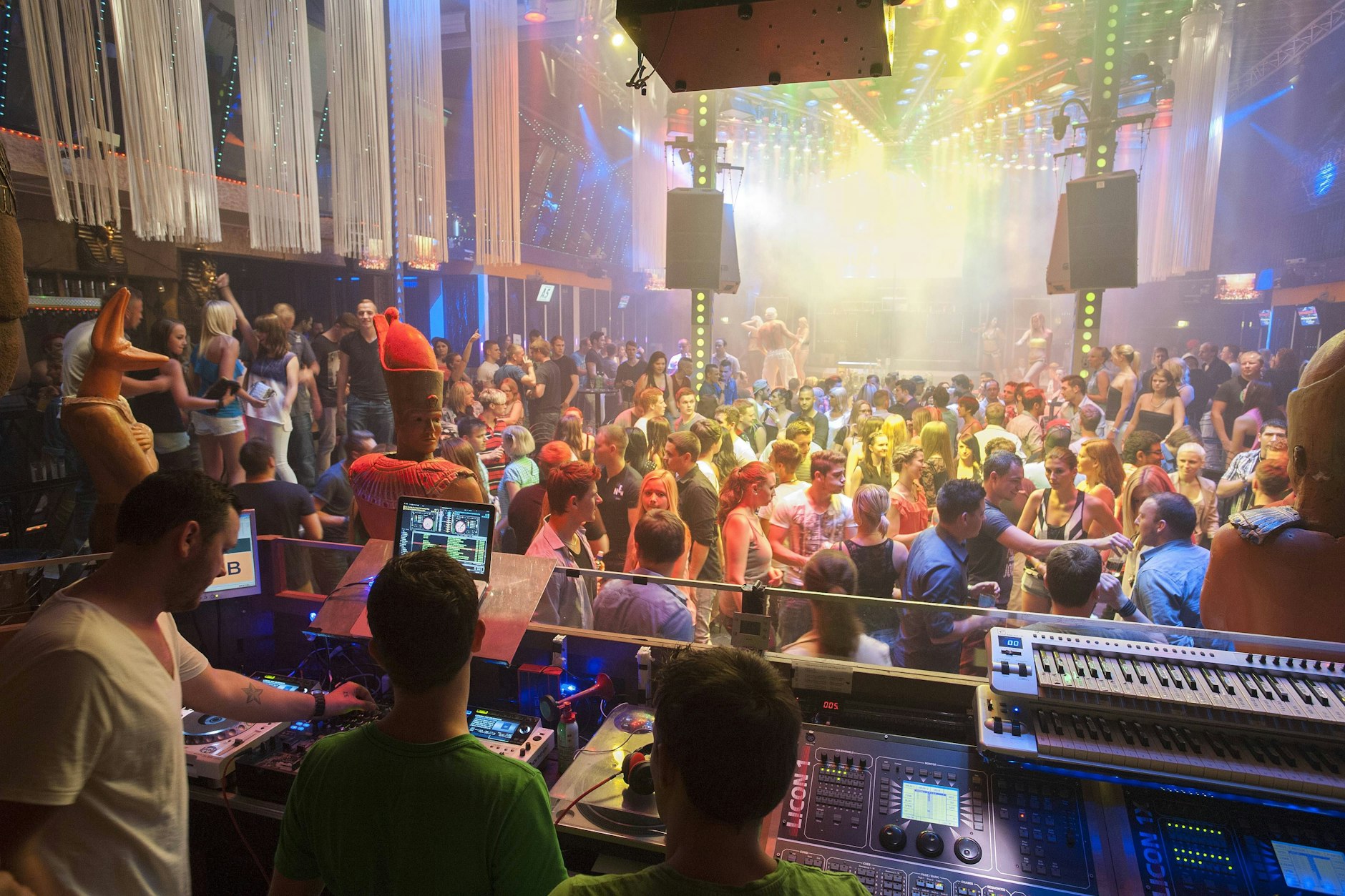 Lagert das Partyvolk endlich aus! Eine Großraumdisko in Grünheide könnte viele Probleme lösen.