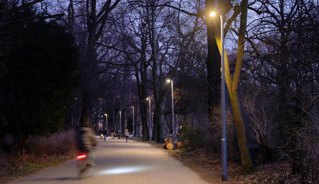 Pilotprojekt in der Hasenheide: Wie finden Berliner das „mitlaufende Licht“?