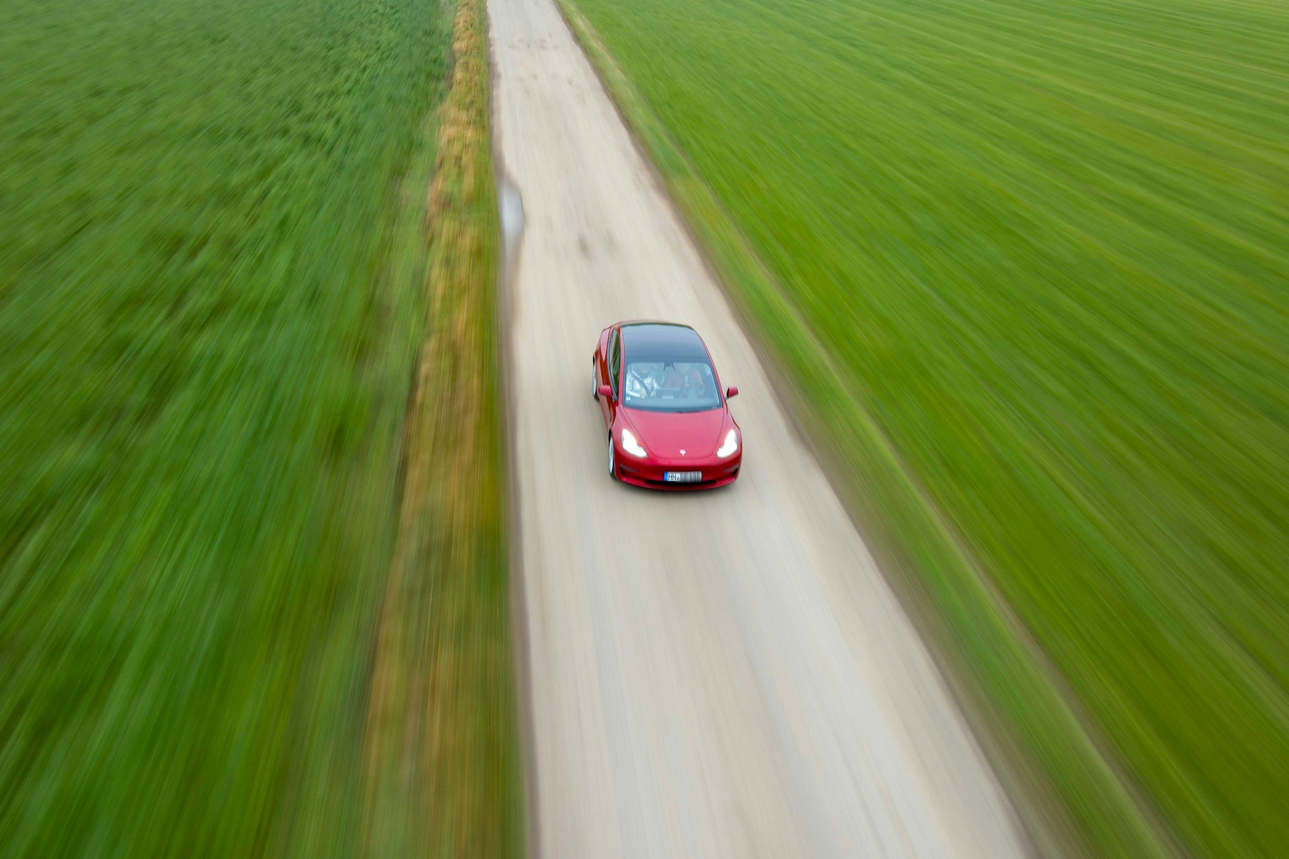 Der Tesla-Konzern war lange auf der Überholspur. Derzeit aber kriselt es beim bisherigen Liebling der Börsen.