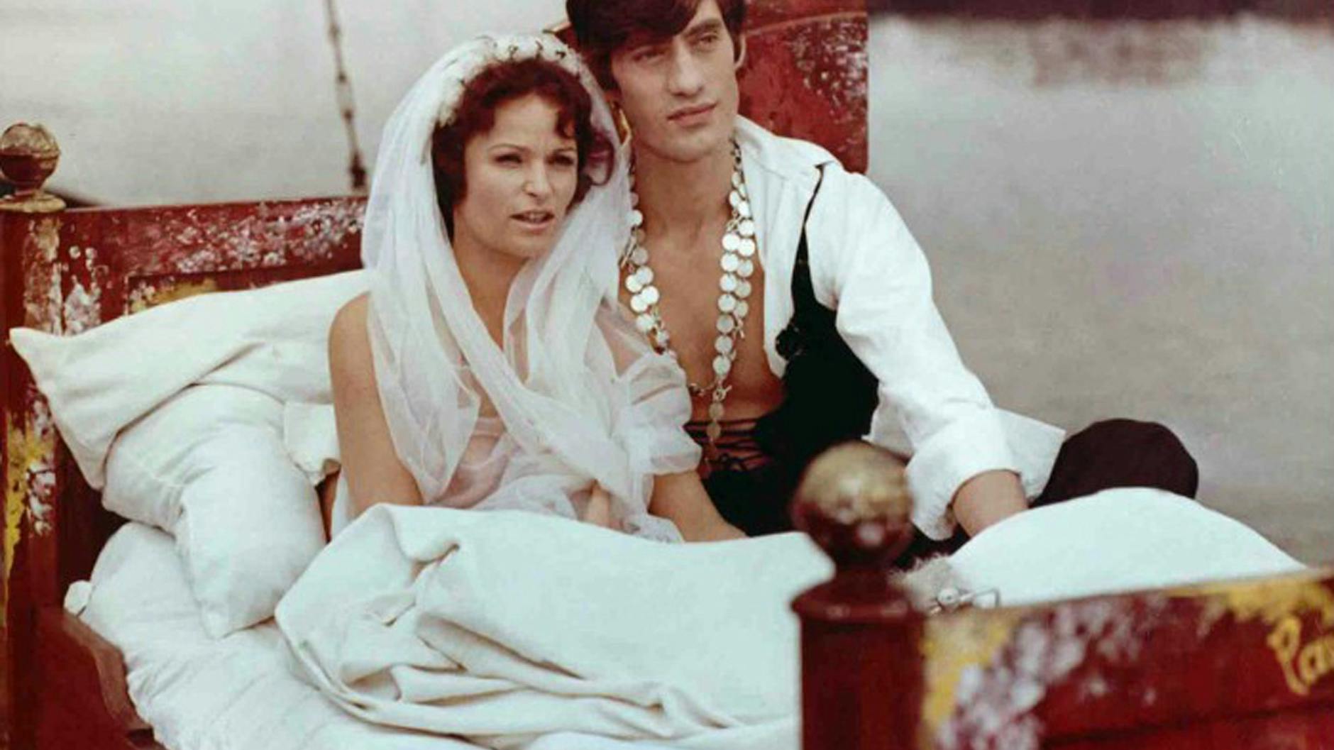 Filmszene aus Die Legende von Paul und Paula“: Winfried Glatzeder spielt an der Seite der zehn Jahre älteren Angelica Domröse. Der Film von 1974 wird in der DDR-Kult und Glatzeder ein Star.