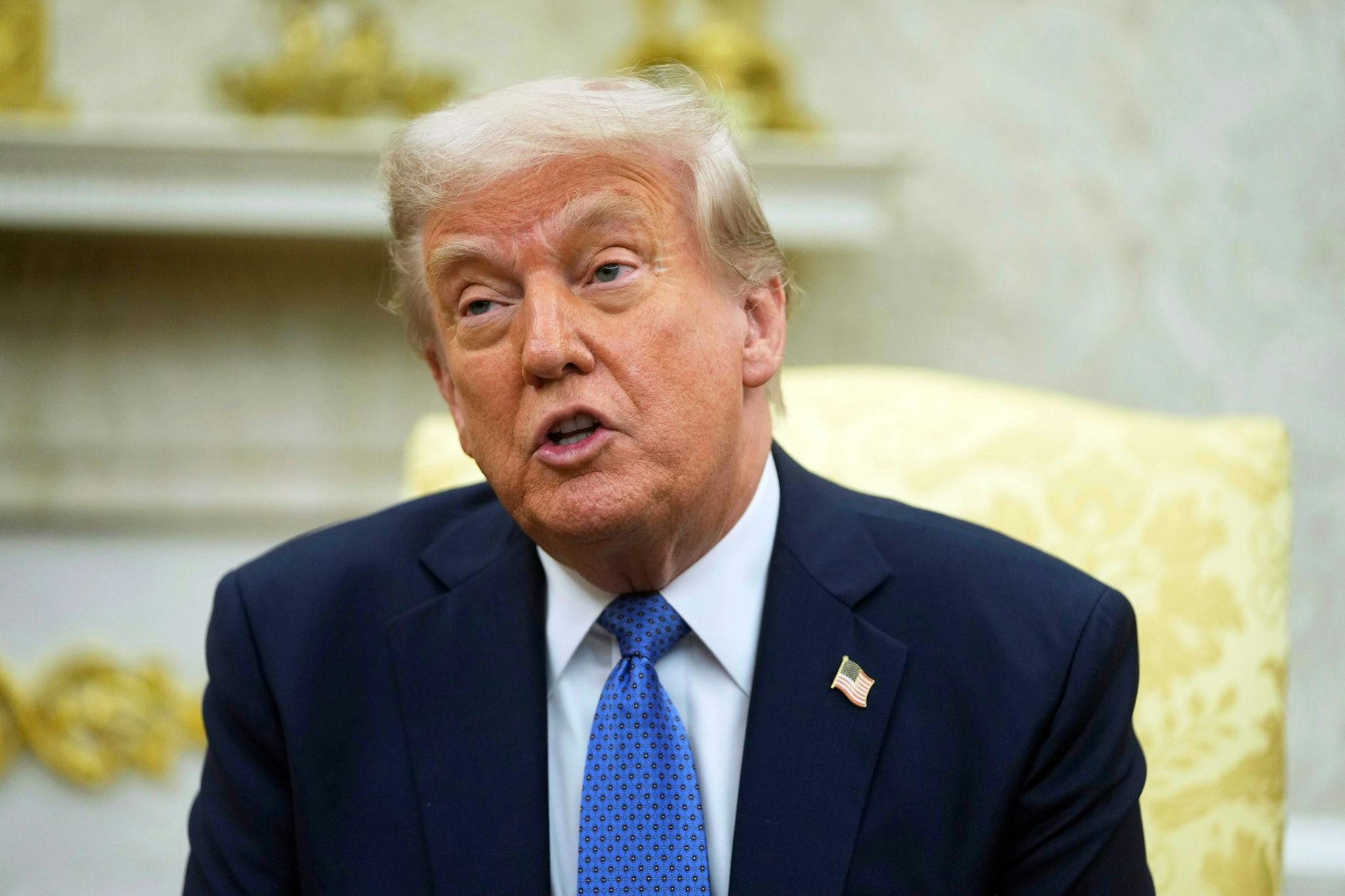 US-Präsident Donald Trump spricht im Oval Office des Weißen Hauses.