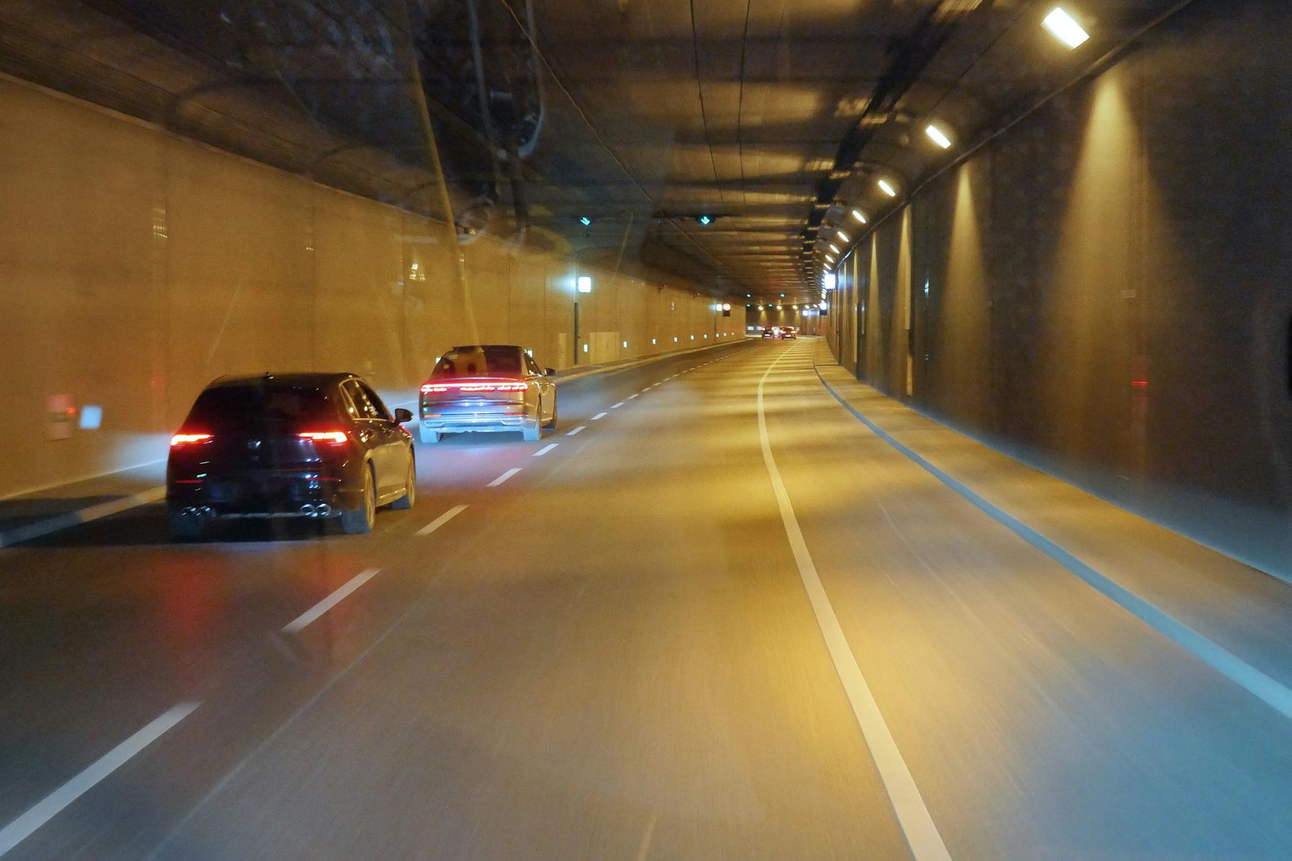 Eine Einfahrt des Tiergartentunnels in Mitte ist bis auf Weiteres gesperrt.