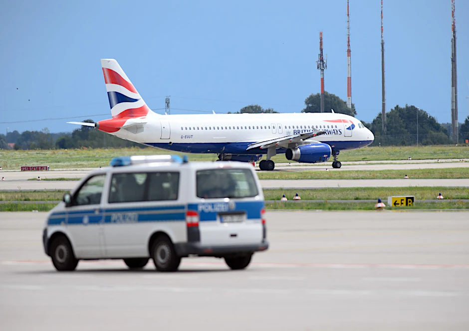 Zwischenlandung in Berlin wegen randalierendem Passagier. (Symbolfoto vom BER) 