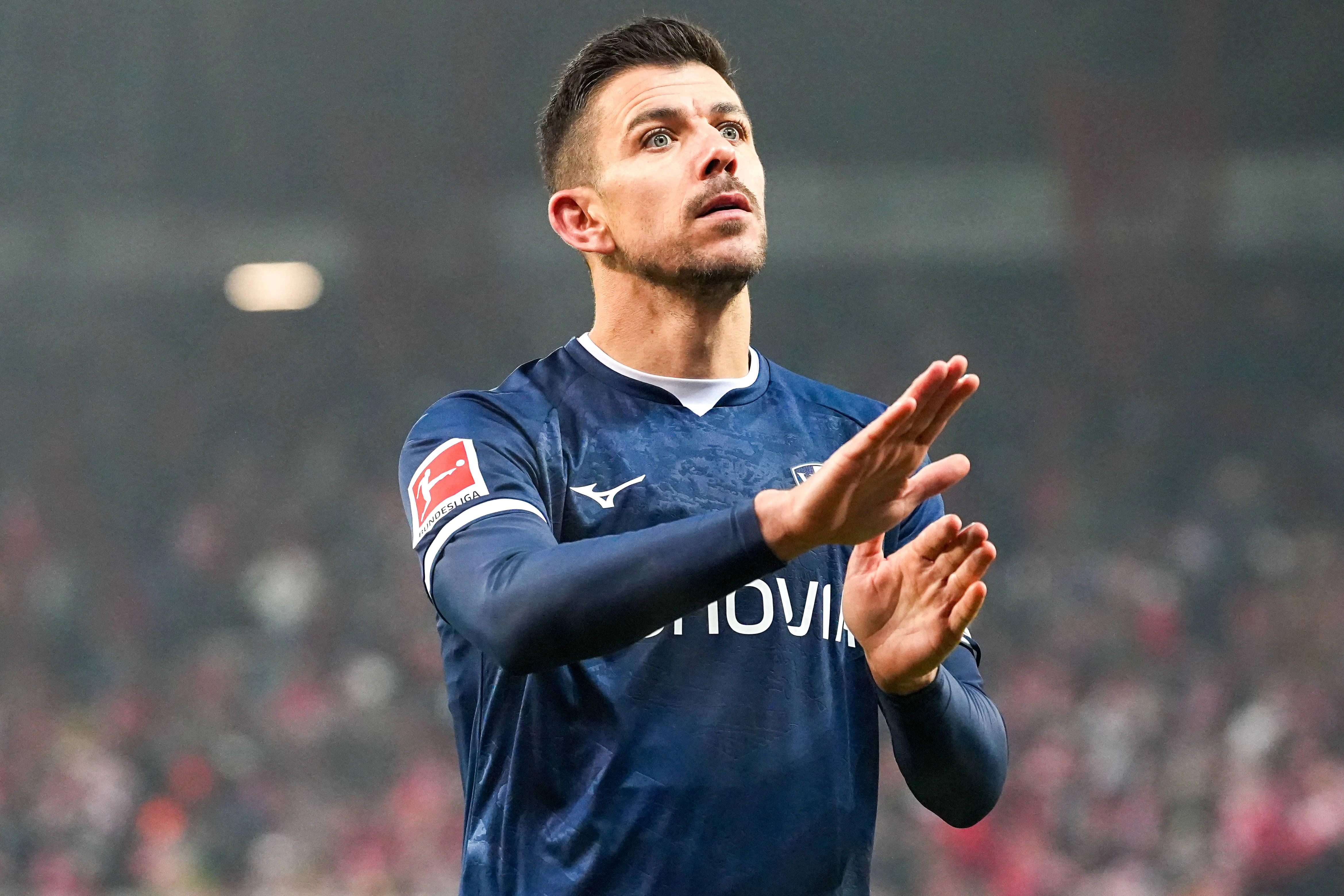 Bochums Anthony Losilla (39) versucht vor dem Wiedersehen mit dem 1. FC Union nicht wirklich zu beruhigen, sondern gießt weiter Öl ins Feuer.