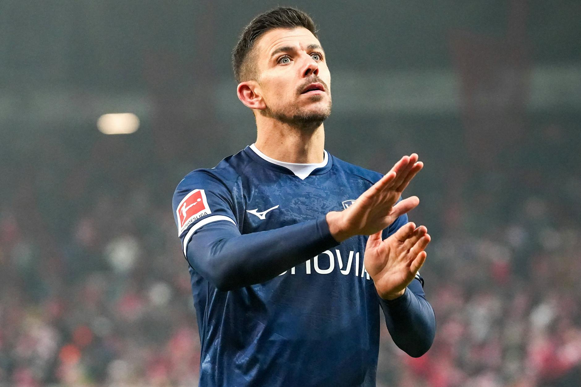 Bochums Anthony Losilla (39) probiert vor dem Wiedersehen mit dem 1. FC Union nicht wirklich zu beruhigen, sondern gießt weiter Öl ins Feuer.