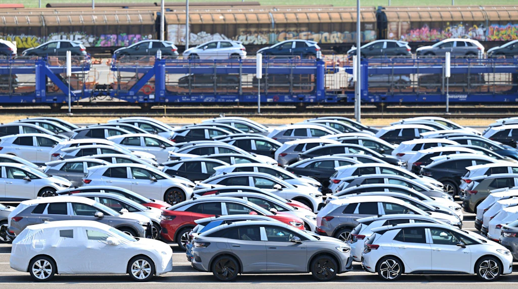 Doğu Almanlar elektrikli arabalar istemiyorlar – çünkü daha fakir mi?