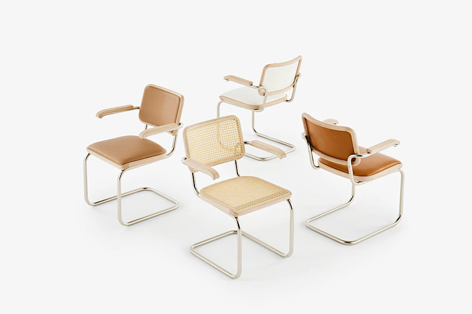 „Luftig durchbrochen, sozusagen in den Raum gezeichnet“, so beschrieb der Bauhaus-Meister Marcel Breuer Metallmöbel wie seinen B64 für Thonet. Hier der Freischwinger in Sanders NORDIC-Version mit Gestell in Nickelsilver, drei Lederfarben oder Rohrgeflecht.