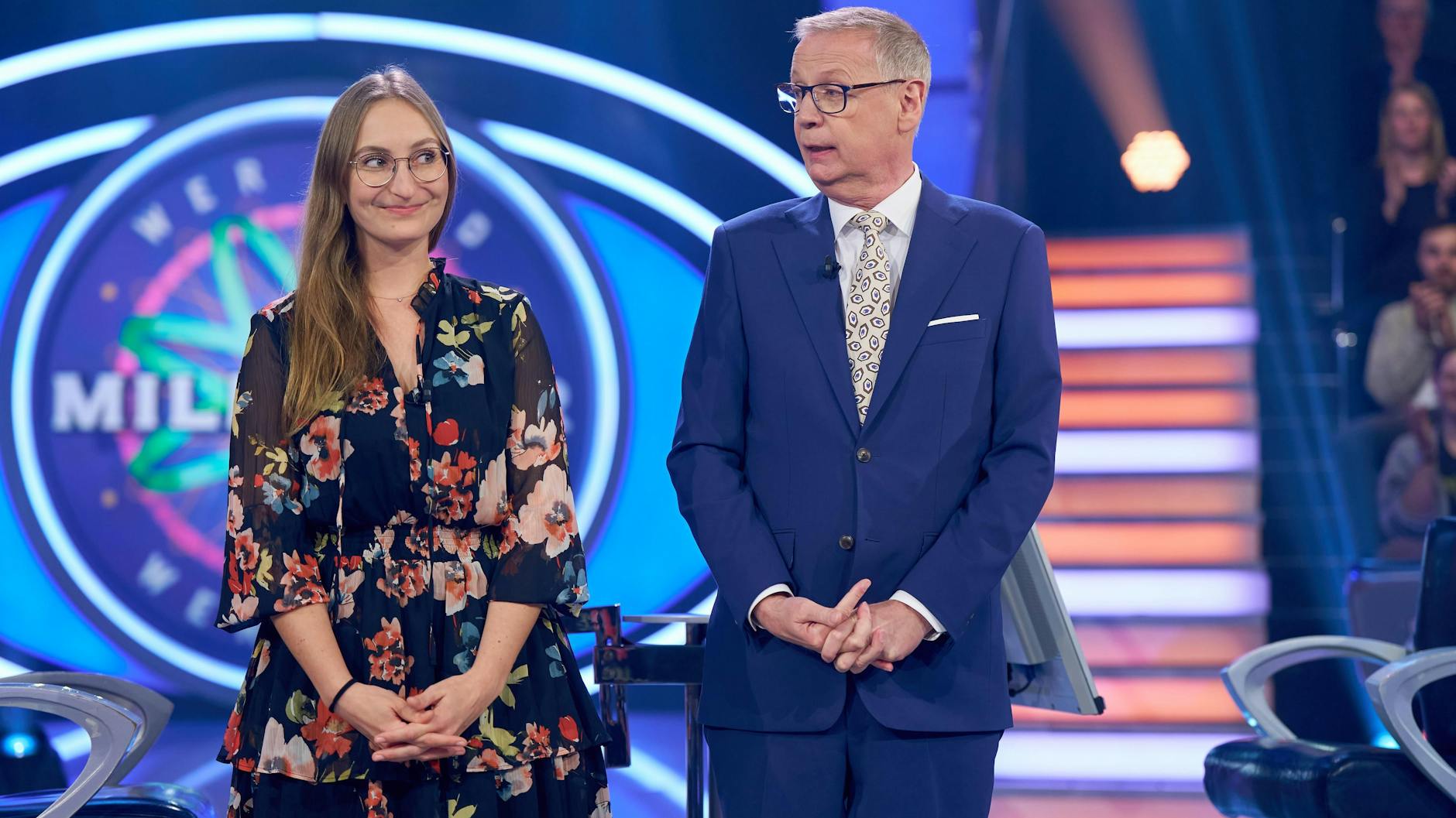 Sophia Schneider und Günther Jauch im Studio von „Wer wird Millionär“. Ob die Kandidatin nach ihrer Quizrunde schon nach Weil am Rhein gefahren ist, in die 3-Länder-Stadt?