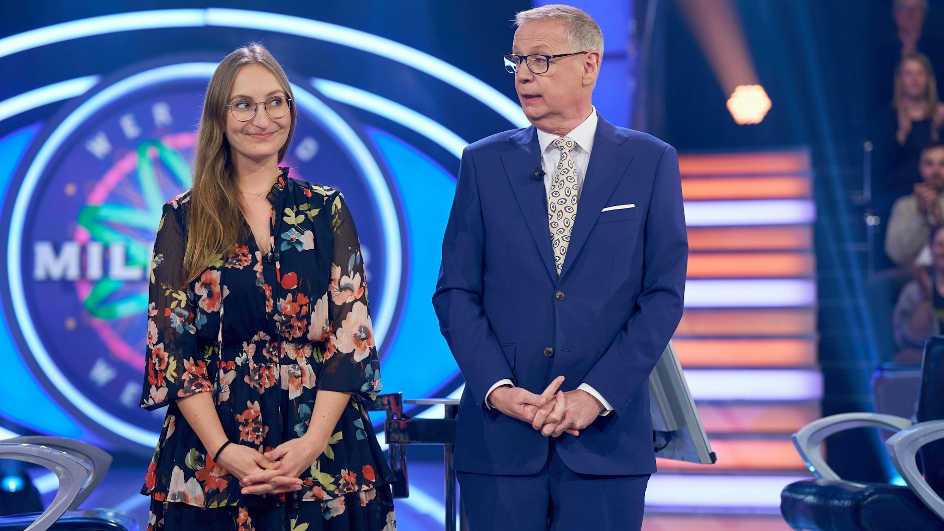 Sophia Schneider und Günther Jauch im Studio von „Wer wird Millionär“. Ob die Kandidatin nach ihrer Quizrunde schon nach Weil am Rhein gefahren ist, in die 3-Länder-Stadt?