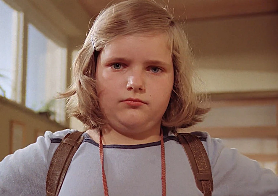 Die dicke Tilla wurde im gleichnamigen Film gespielt von Carmen Sarge. Der Film ist ein echter Klassiker unter den Kinder- und Jugendfilmen der DEFA.