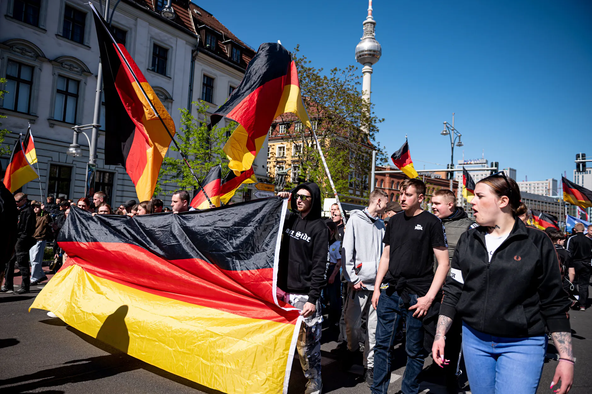Demo der Bürgerbewegung «Gemeinsam für Deutschland» in Berlin teil. Die Veranstalter fordern unter anderem eine Einführung flächendeckender Grenzkontrollen und einen Stopp weiterer Hilfszahlungen an die Ukraine.