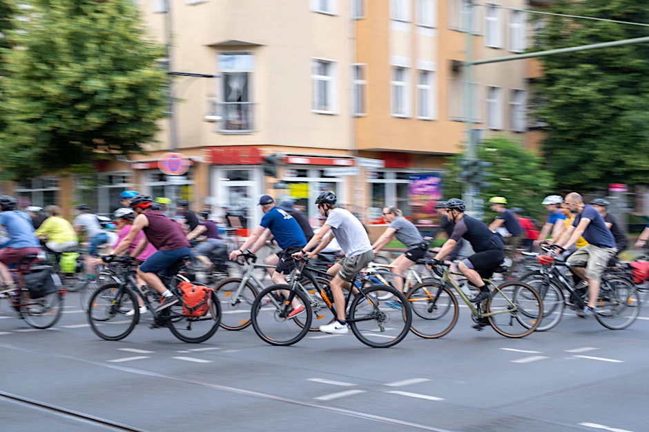 Autofahrer aufgepasst: Heute wird es in Teilen Berlins richtig eng. Rund um die Friedrichstraße sowie in Friedrichshain drohen Sperrungen und lange Staus. 