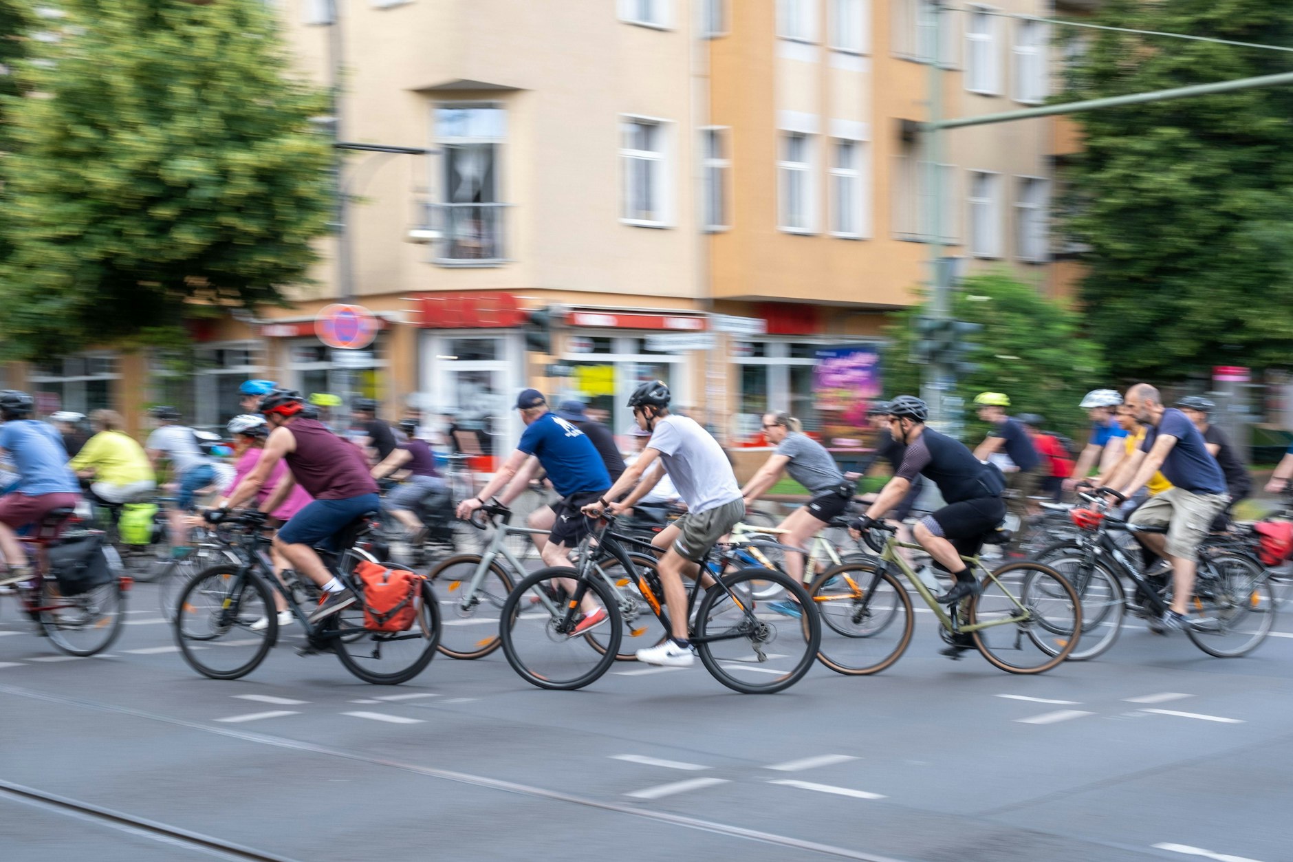 Autofahrer aufgepasst: Heute wird es in Teilen Berlins richtig eng. Rund um die Friedrichstraße sowie in Friedrichshain drohen Sperrungen und lange Staus. 