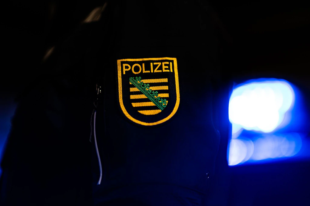 Polizei entdeckt vermisstes Mädchen (12) – in Auto eines 49-Jährigen!