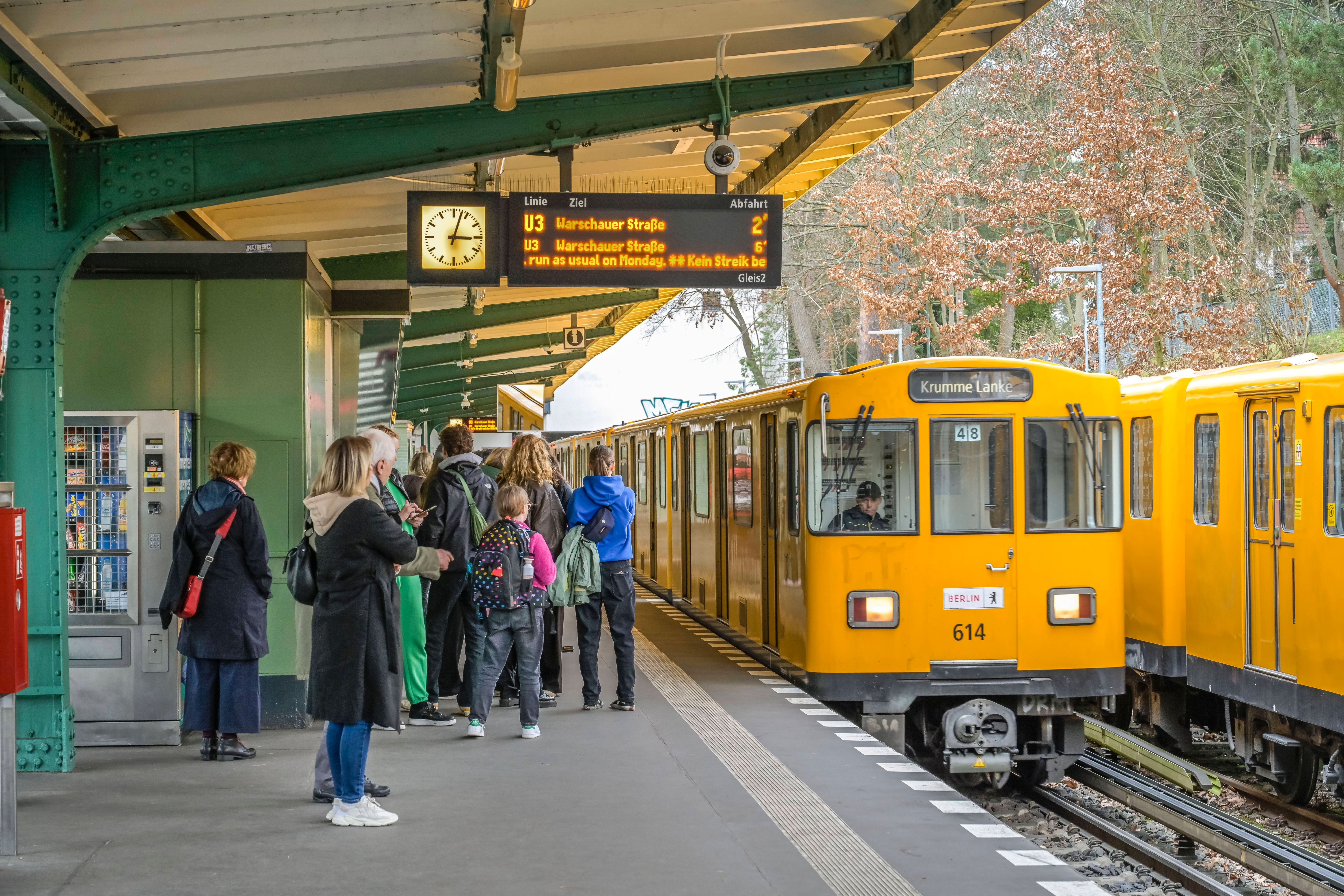 U3 Krumme Lanke: Umstrittener Spatenstich und Demos