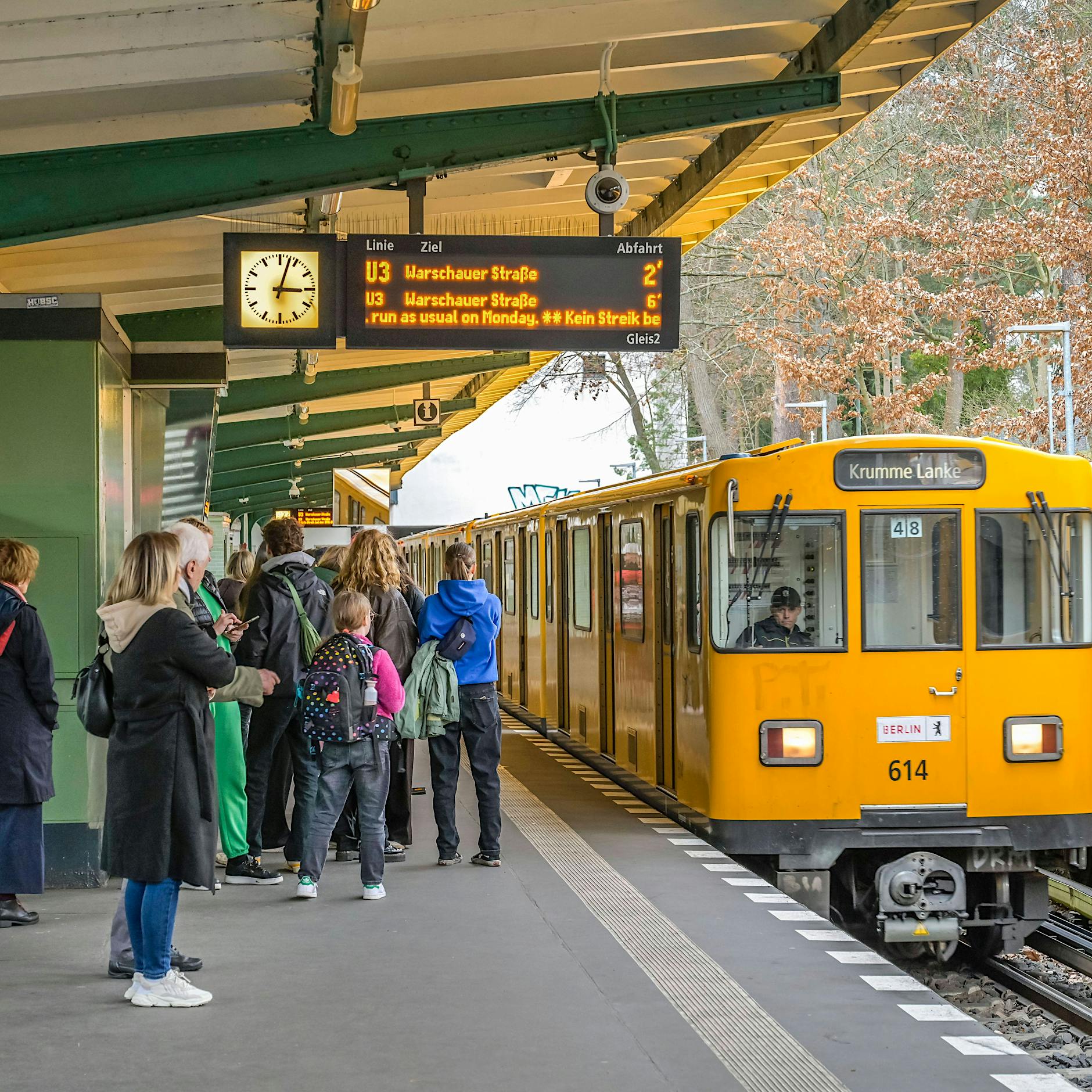 U3 Krumme Lanke: Umstrittener Spatenstich und Demos