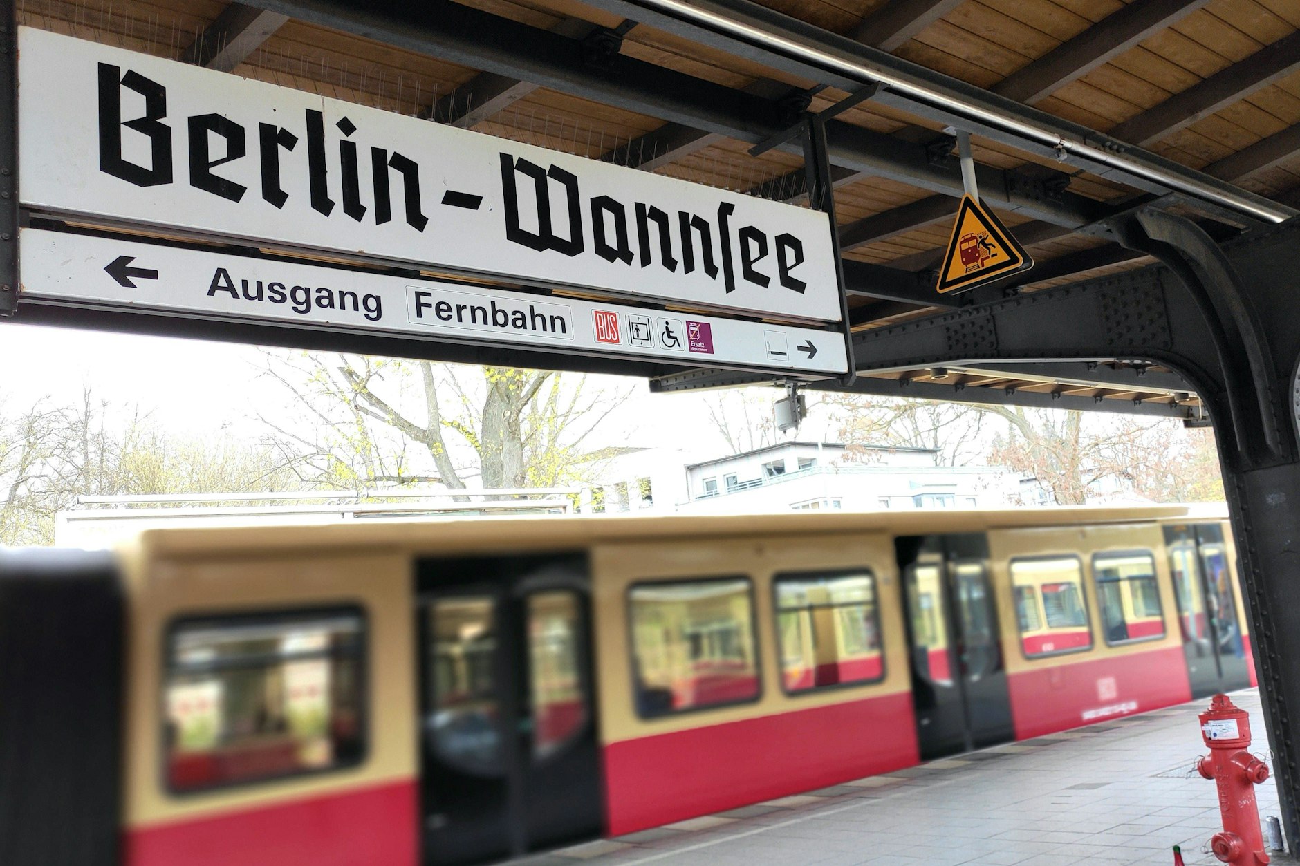 Nahe dem S-Bahnhof Wannsee kamen zwei S-Bahn-Surfer ums Leben.