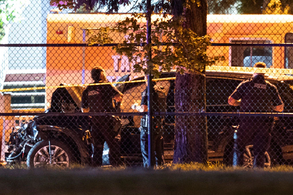 Vancouver'da araba yarışları ve birkaç kişiyi öldürür