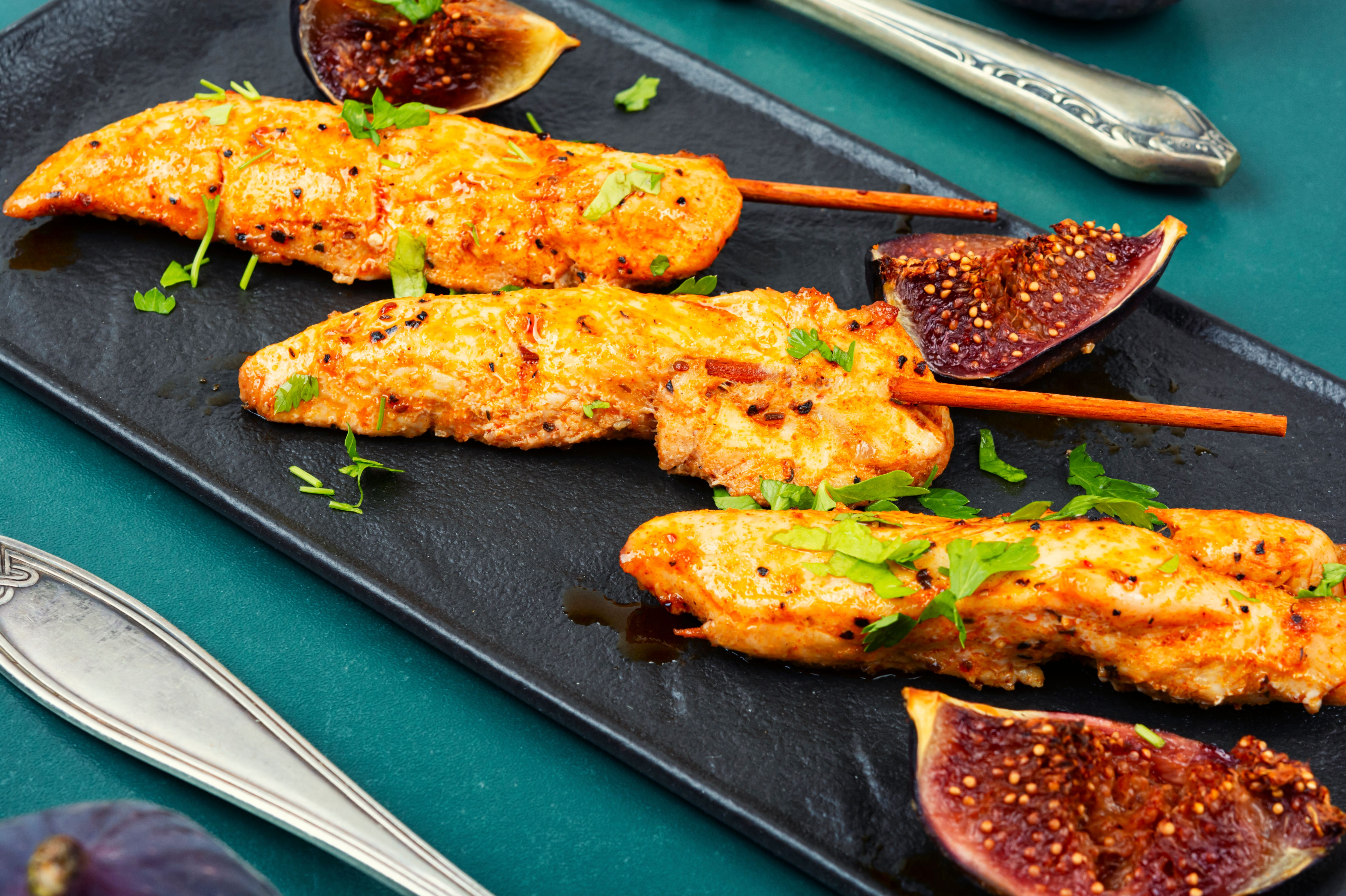 Wie bei Opa im Sommergarten: Knusper-Rezept für Hähnchenspieße