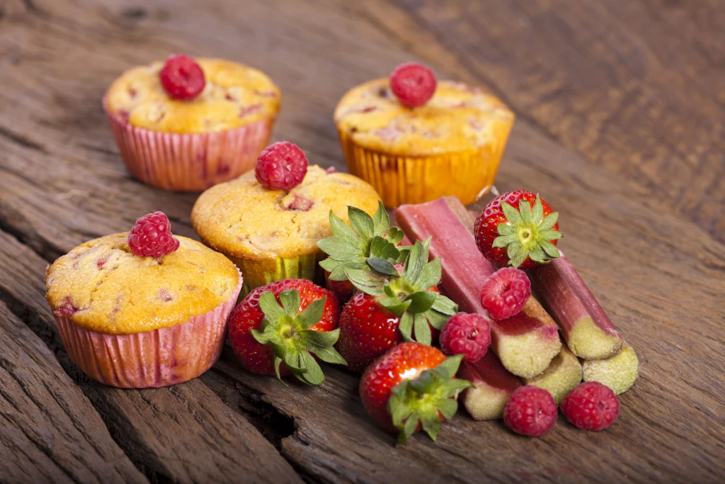 Feines Rezept für Rhabarber-Muffins – herrlich saftig und fluffig!