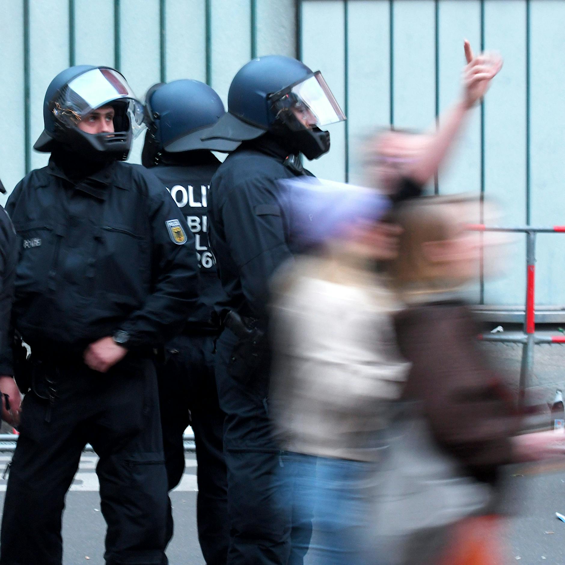 Drohnenabwehr und Fahrzeugsperren: So bereitet sich Berlins Polizei auf den 1. Mai vor