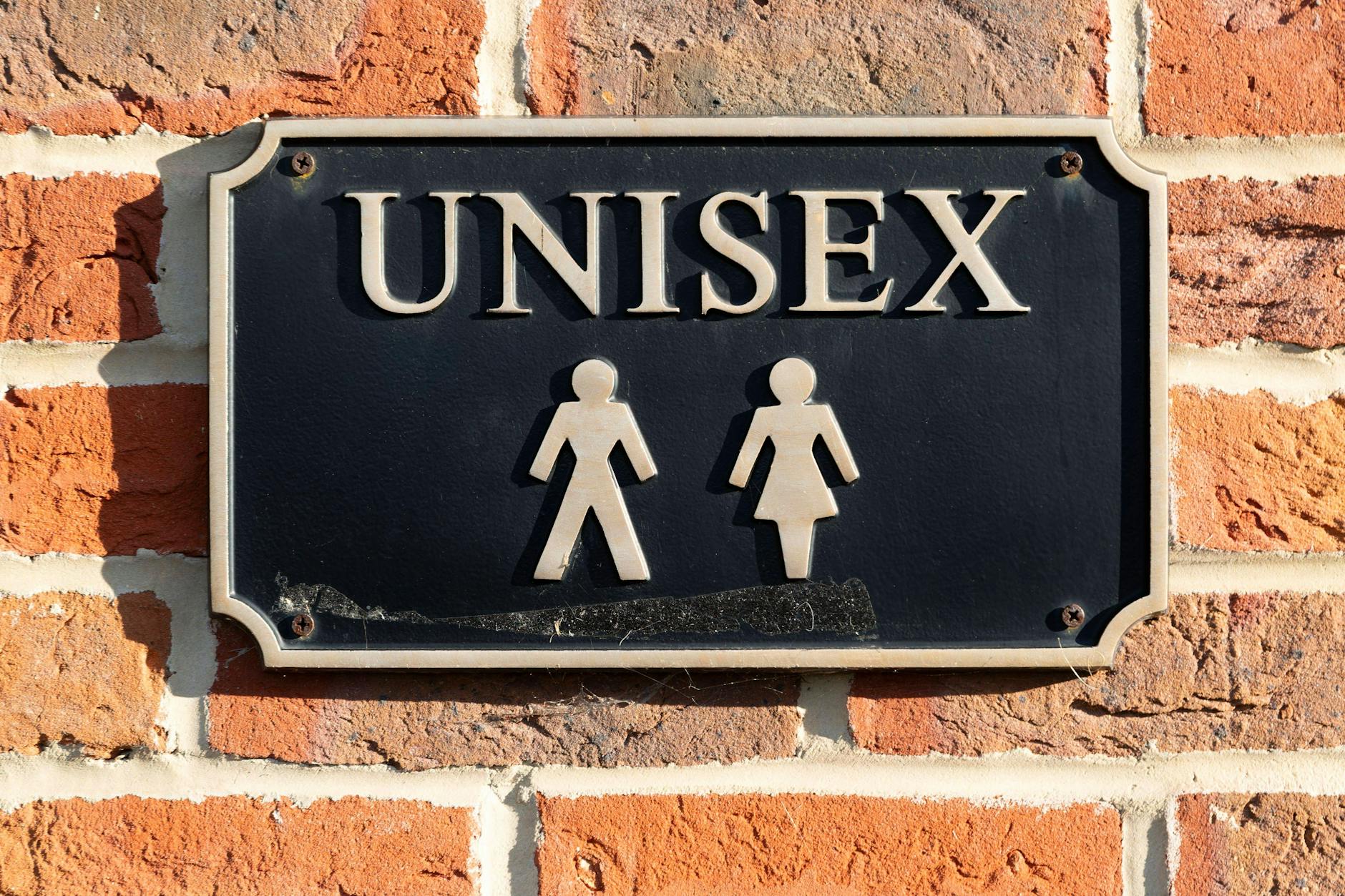 Wer muss wohin, wenn er oder sie muss? In Großbritannien gibt es dafür eine klare Regelung.