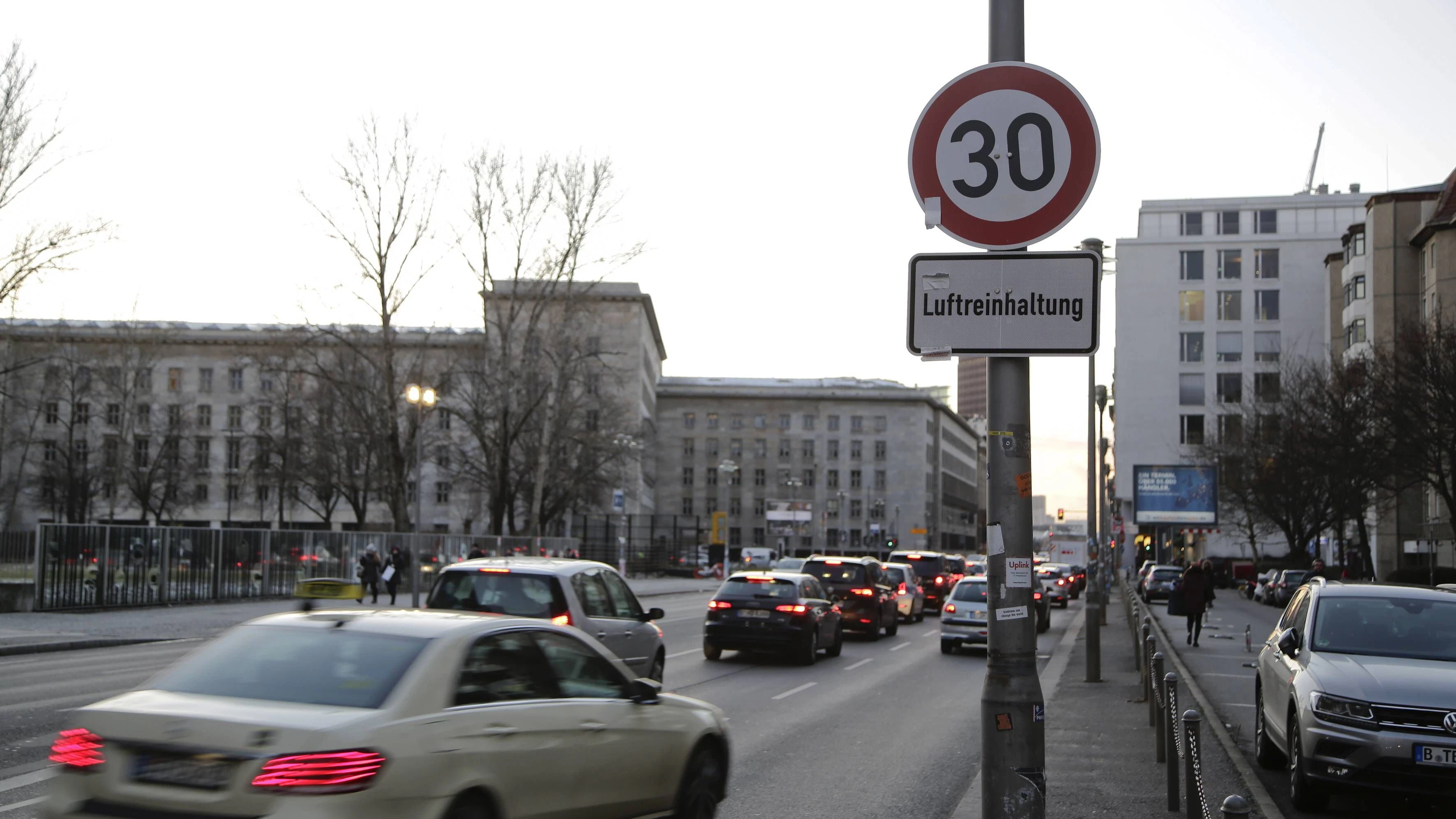 Auf vielen Berliner Straßen sollte Tempo 30 die Luft verbessern. Das ist längst erreicht.