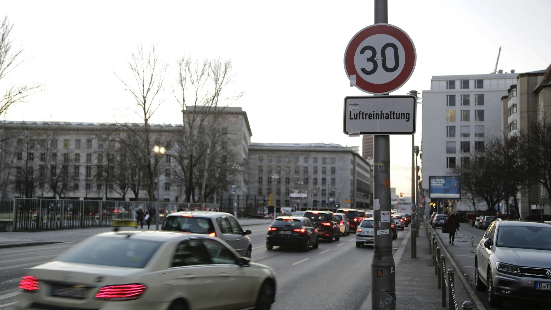 Auf vielen Berliner Straßen sollte Tempo 30 die Luft verbessern. Das ist längst erreicht.