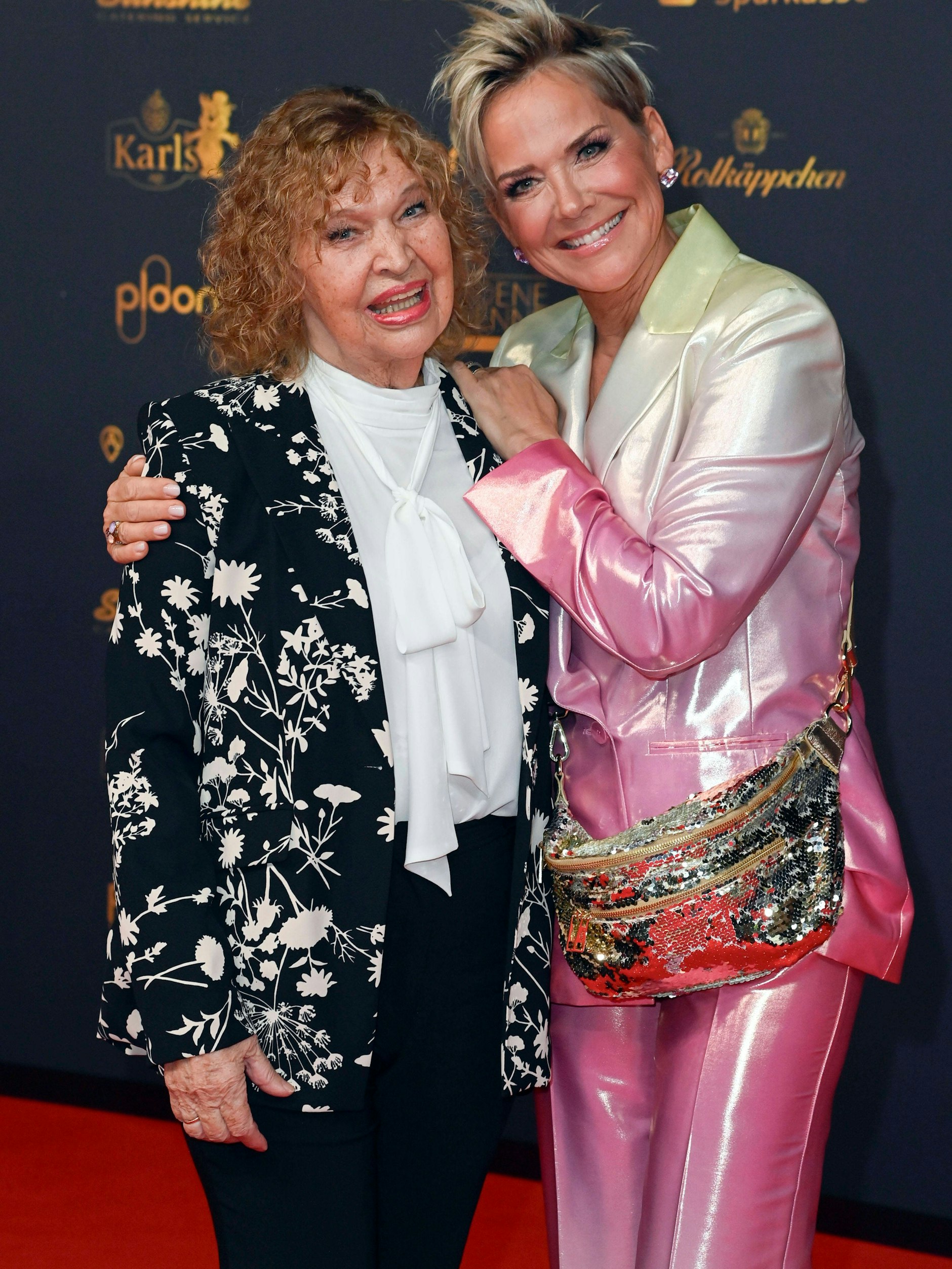 Urte Blankenstein und Inka Bause bei der Verleihug der „Goldenen Henne“ (2024)